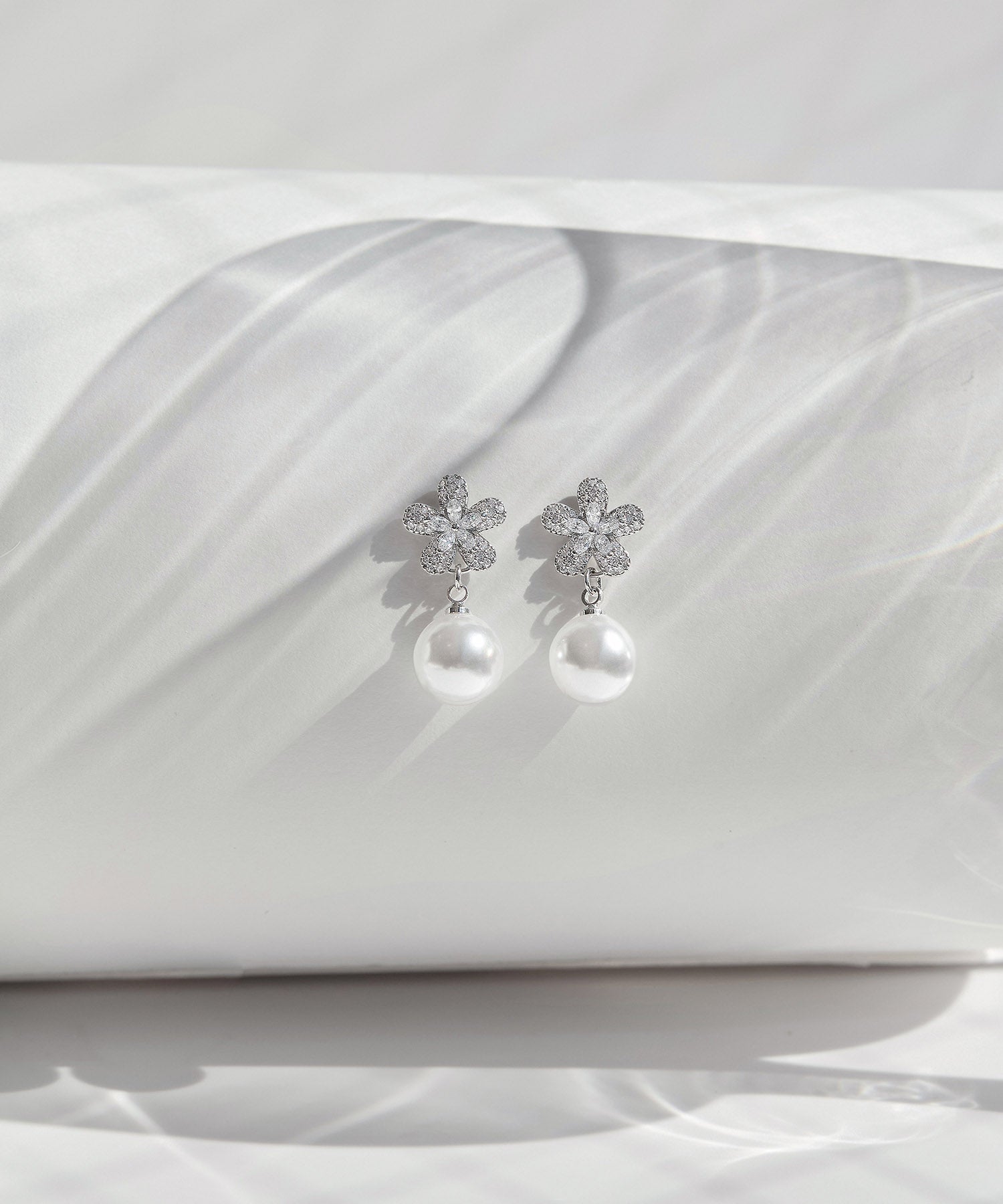 【当日発送】フラワービジューパールピアス