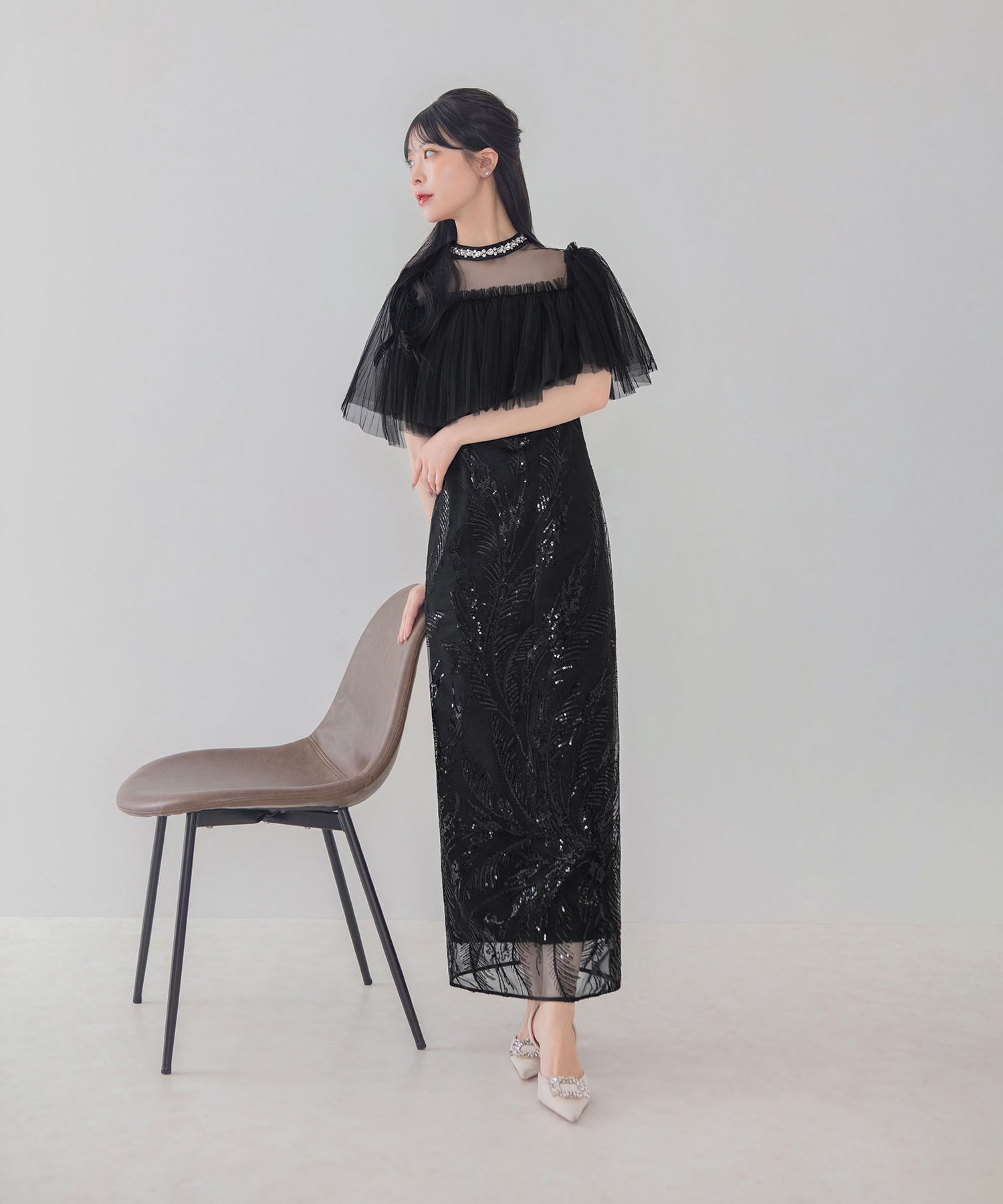 【COMING SOON】ビジューネックチュールスパンコールリーフIラインワンピースドレス