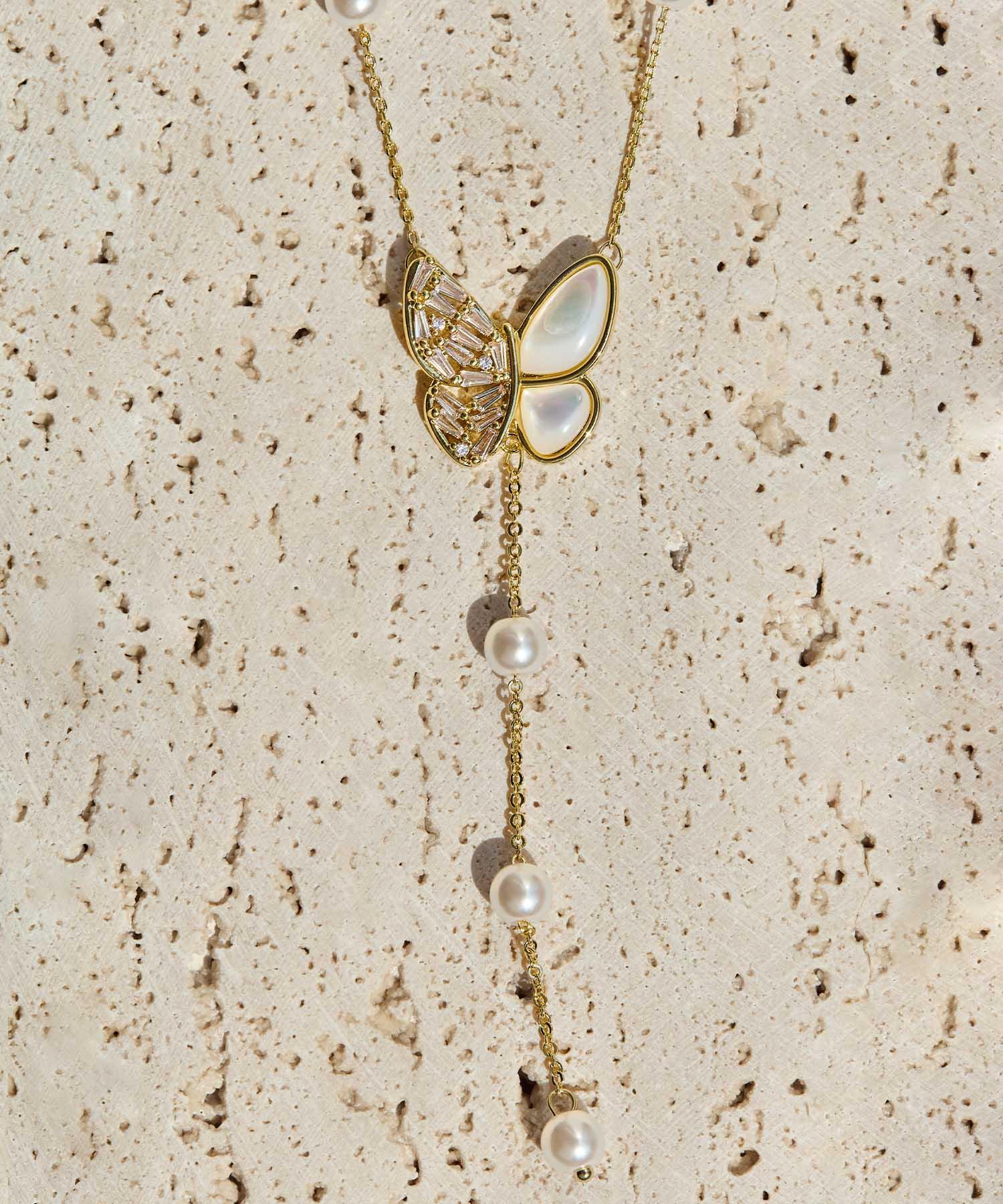 【当日発送】バタフライモチーフパールロングネックレス