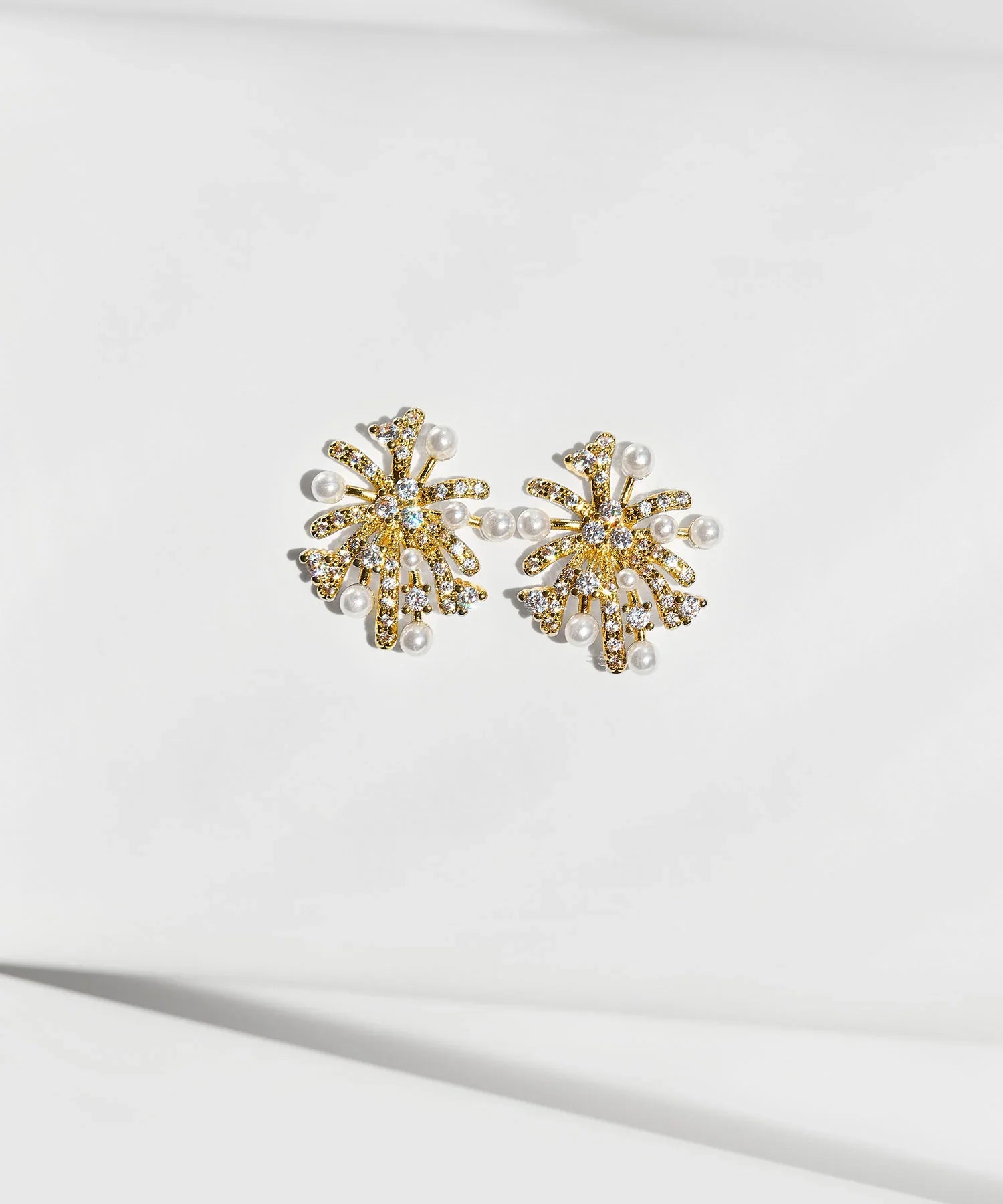 【当日発送】スノーフラワーパールビジューデザインピアス