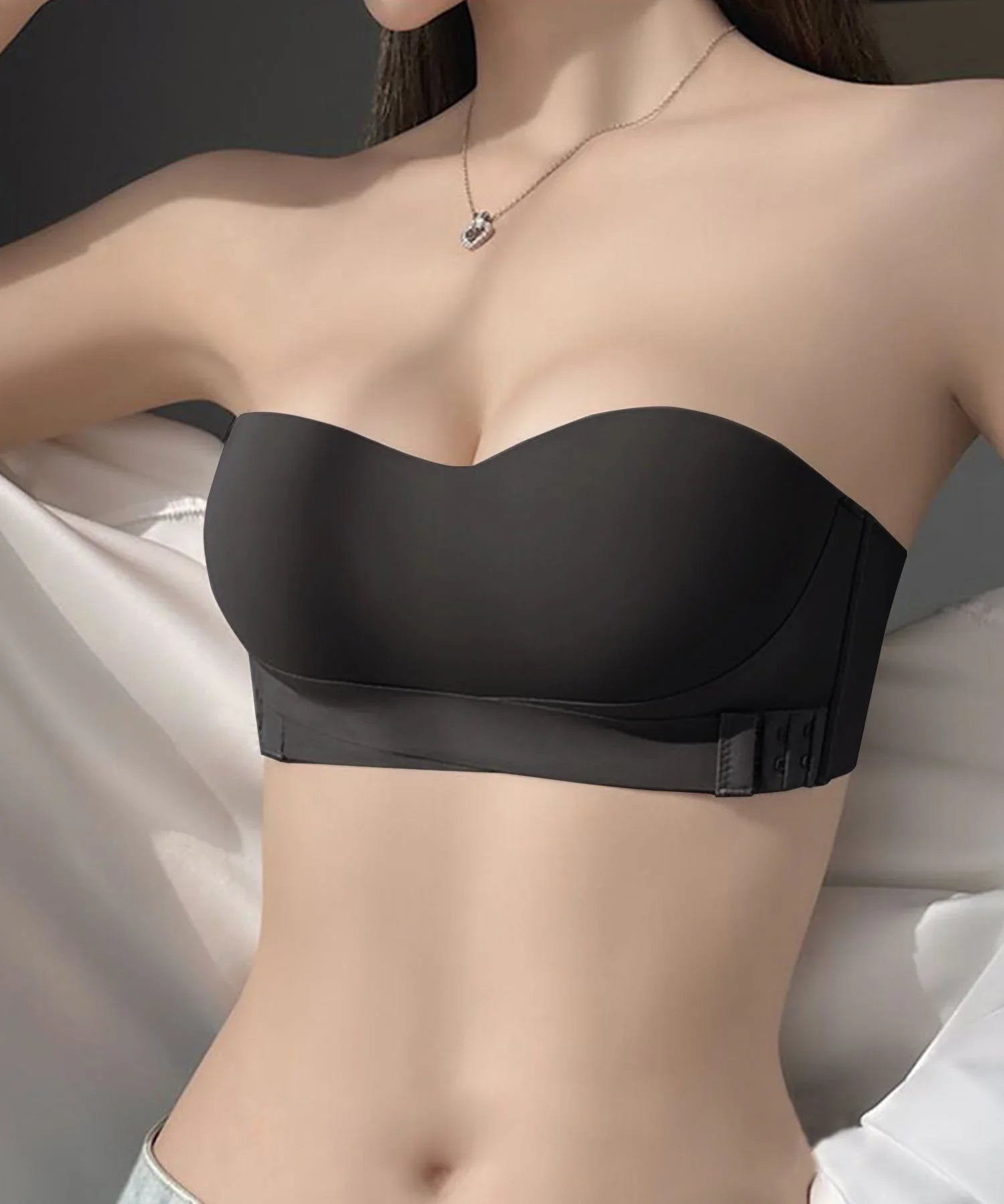 【当日発送】<ずれ防止二重構造で簡単谷間メイク!ワイヤーなしでも安定感抜群>ノンワイヤーストラップレスブラ