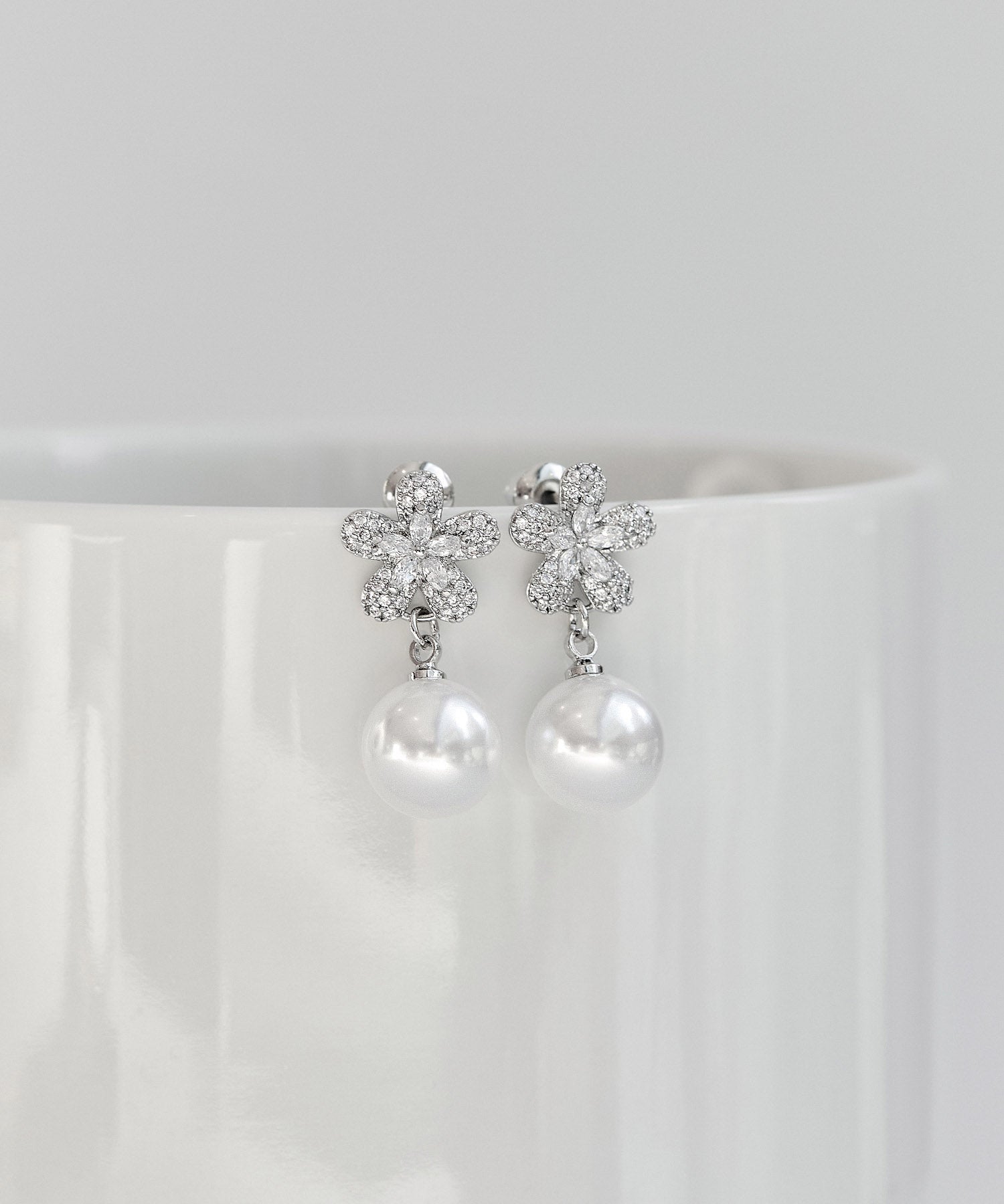 【当日発送】フラワービジューパールピアス