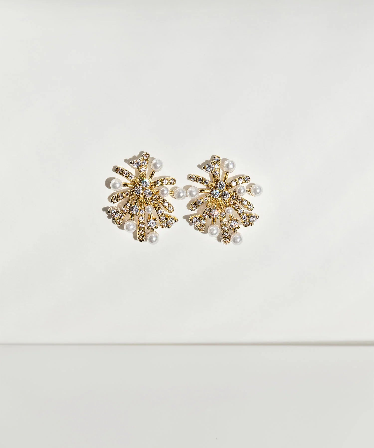 【当日発送】スノーフラワーパールビジューデザインピアス