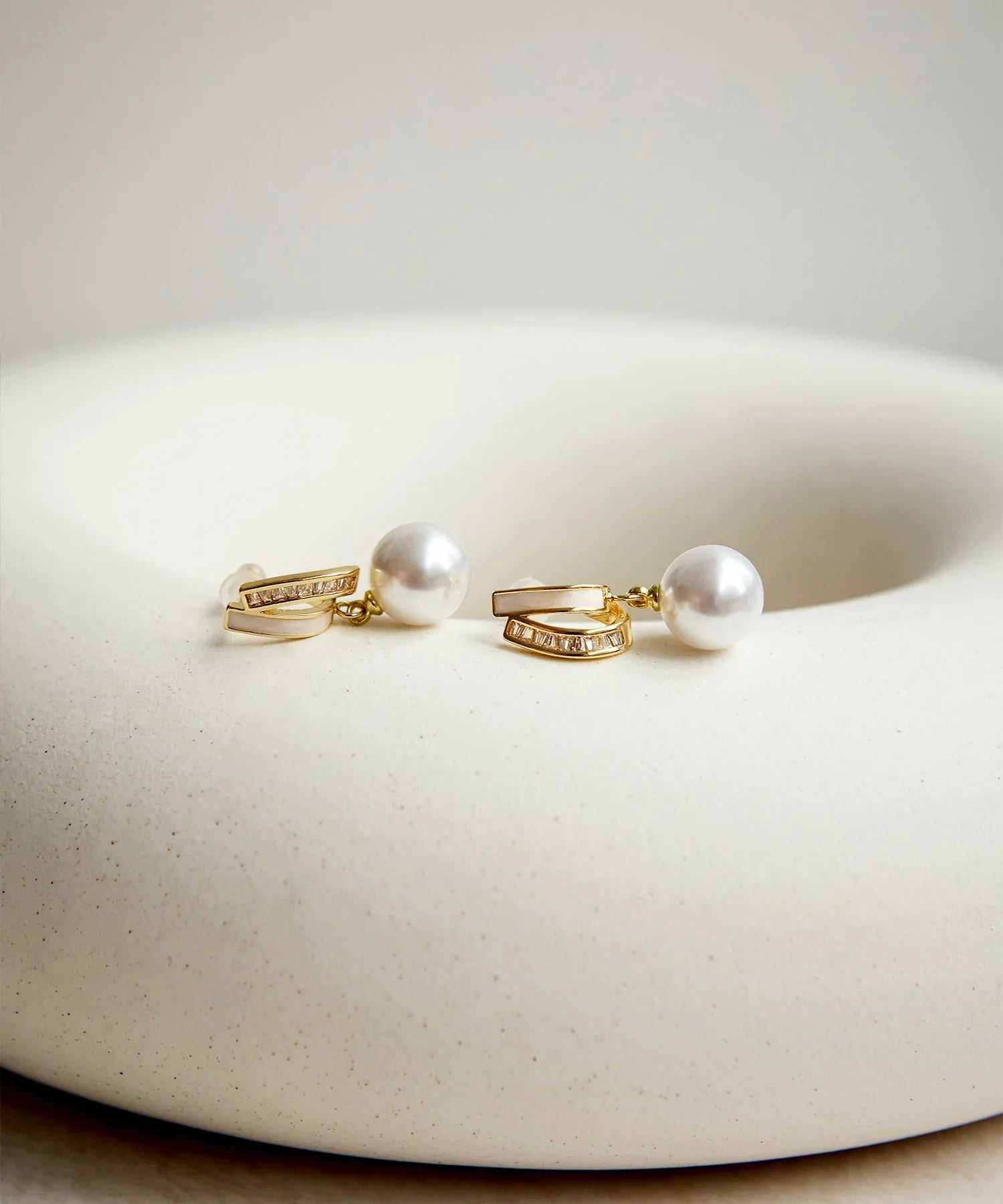 【当日発送】ゴールドカーブラインドロップパールピアス