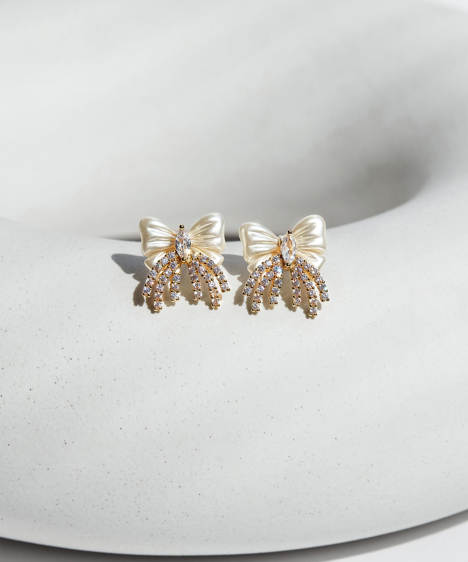 【当日発送】パールリボンモチーフストーンフリンジピアス