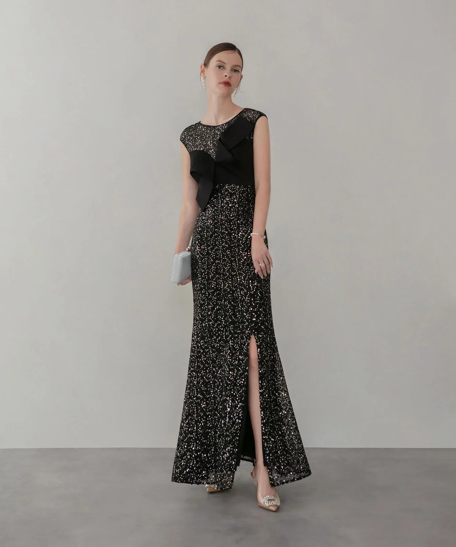 【LEJA LUXE】アシンメトリーツイストデザインスパンコールドレス