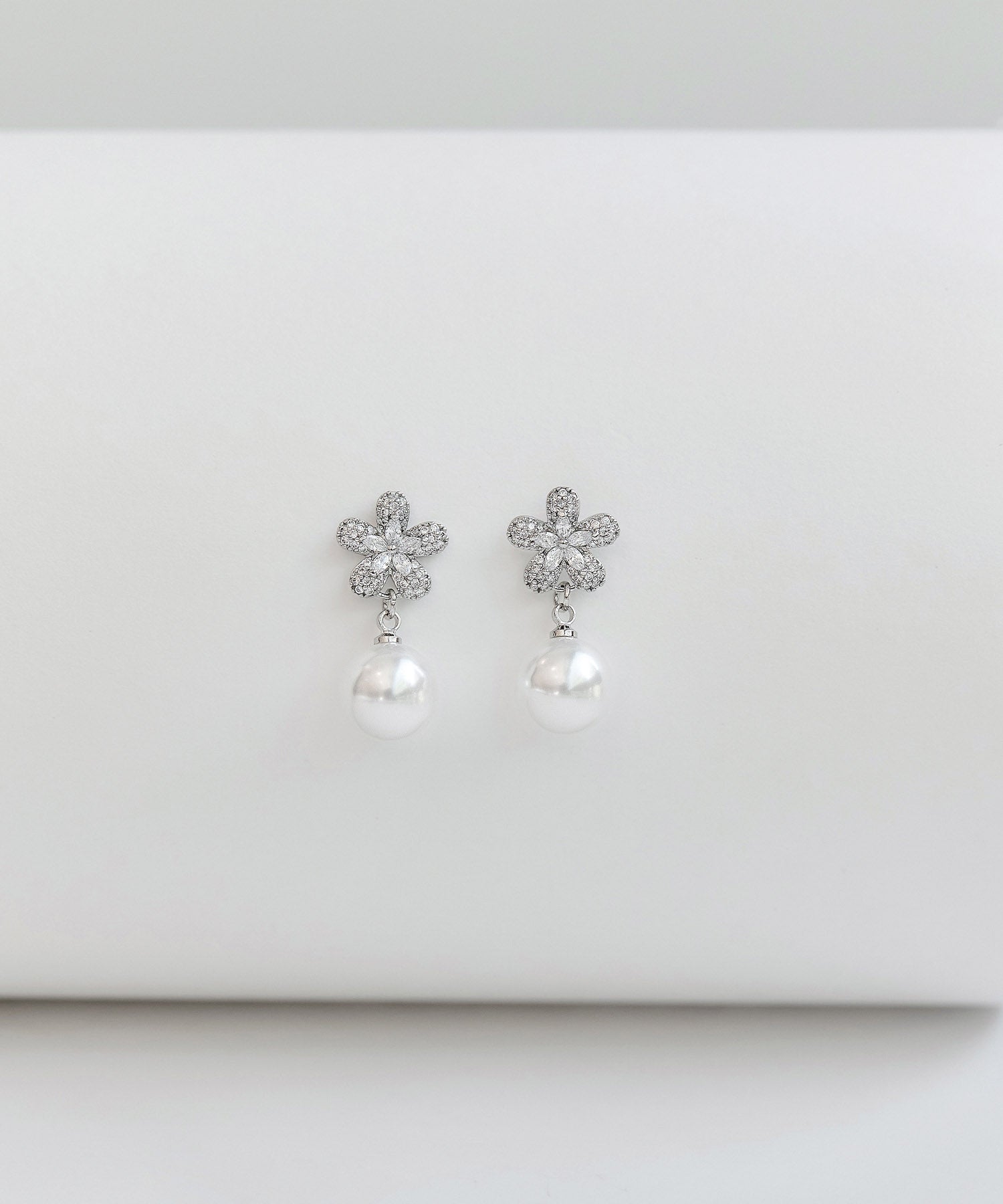 【当日発送】フラワービジューパールピアス