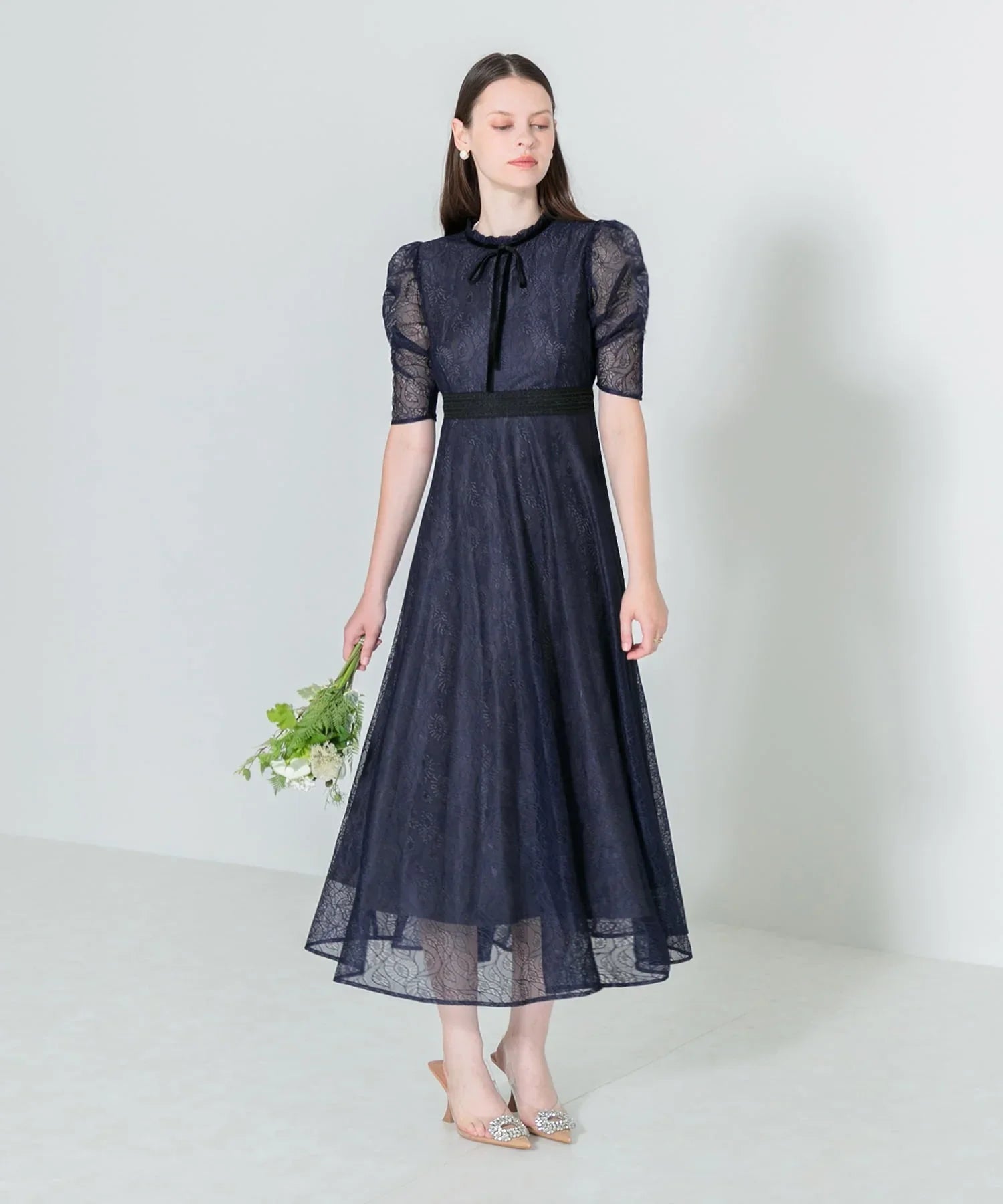 【當天出貨】腰線泡泡袖蕾絲長洋裝