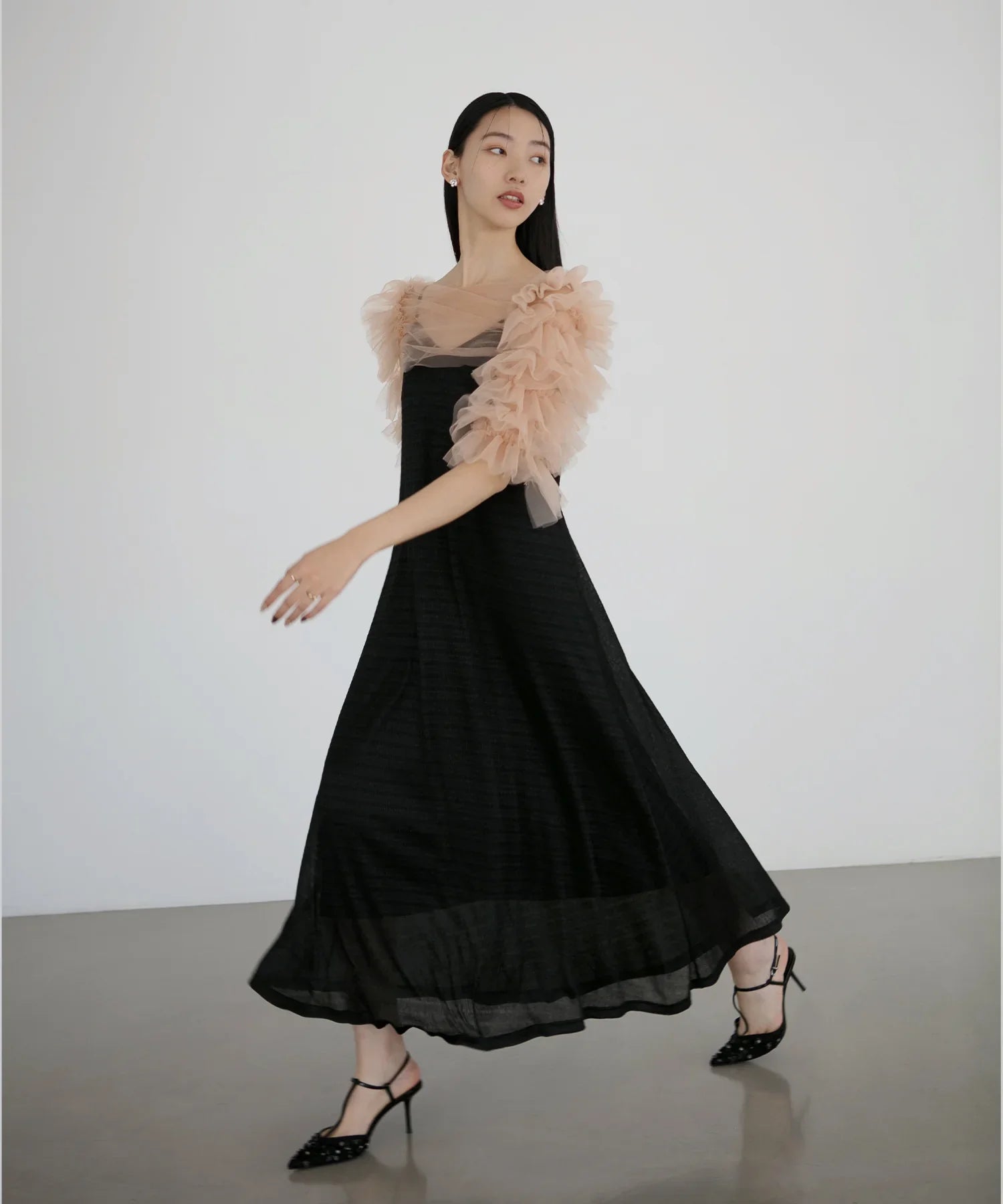 分層式荷葉邊薄紗短上衣連身裙