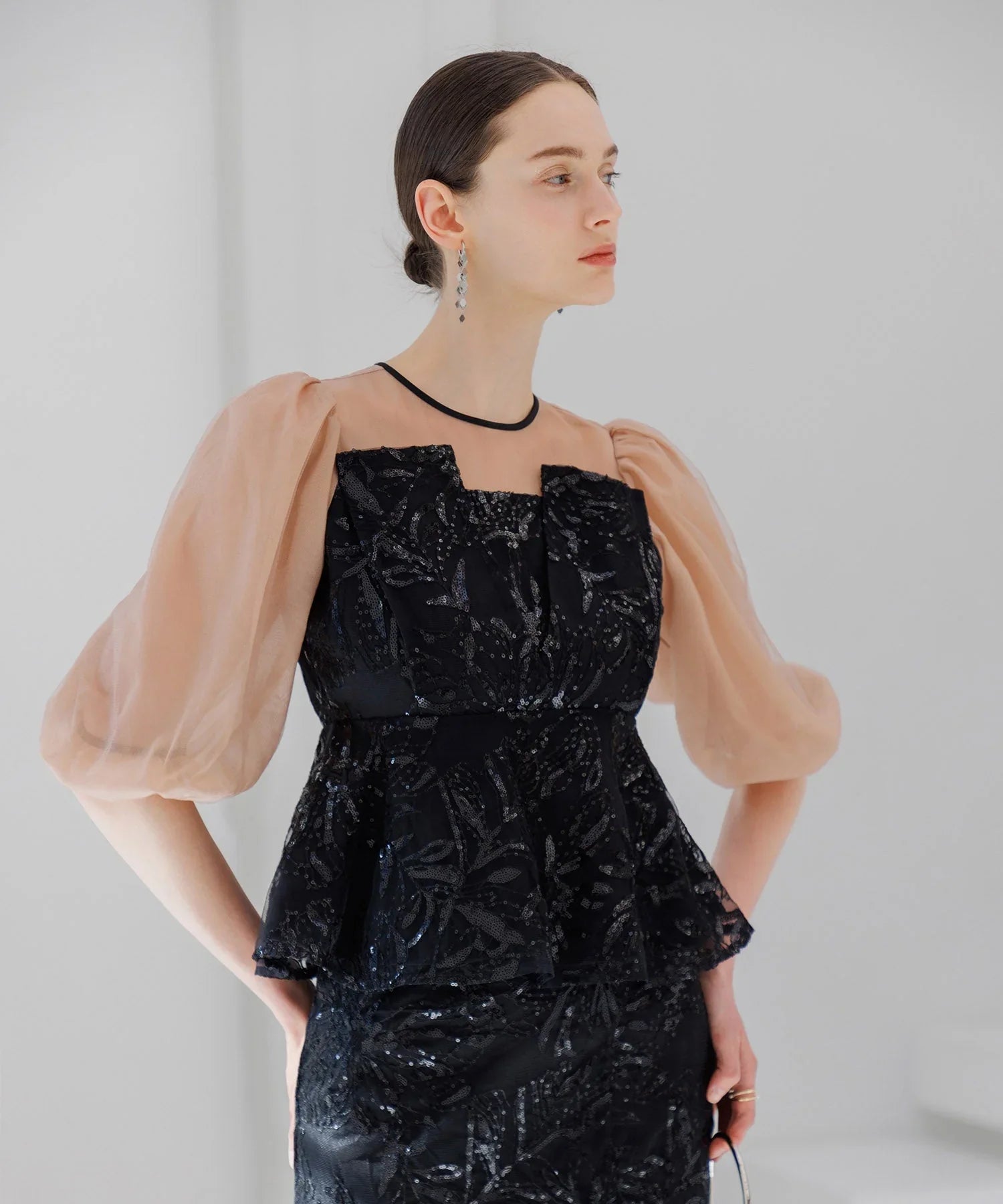 【当日発送】シアーパフスリーブペプラムスパンコール花柄セットアップドレス