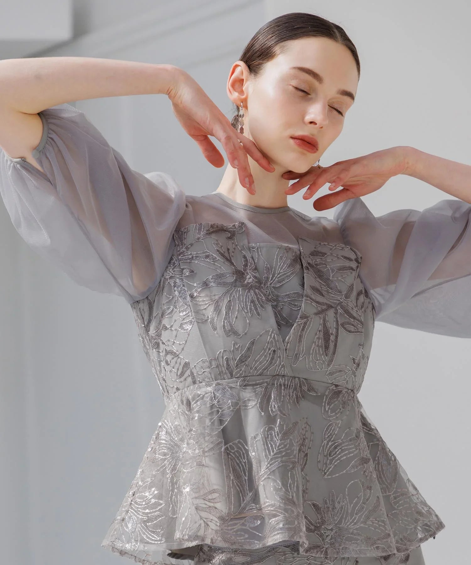 【当日発送】シアーパフスリーブペプラムスパンコール花柄セットアップドレス