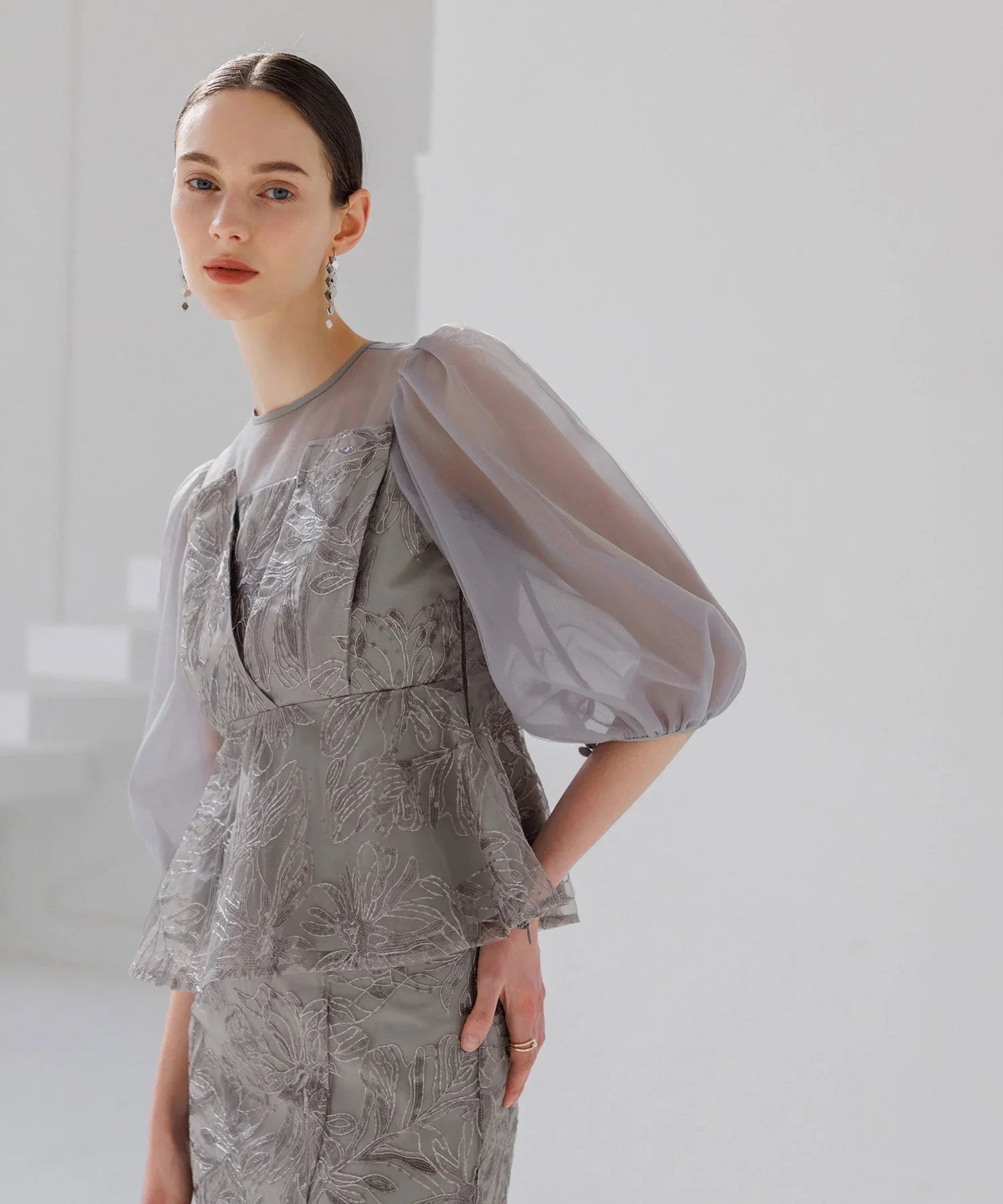 【当日発送】シアーパフスリーブペプラムスパンコール花柄セットアップドレス