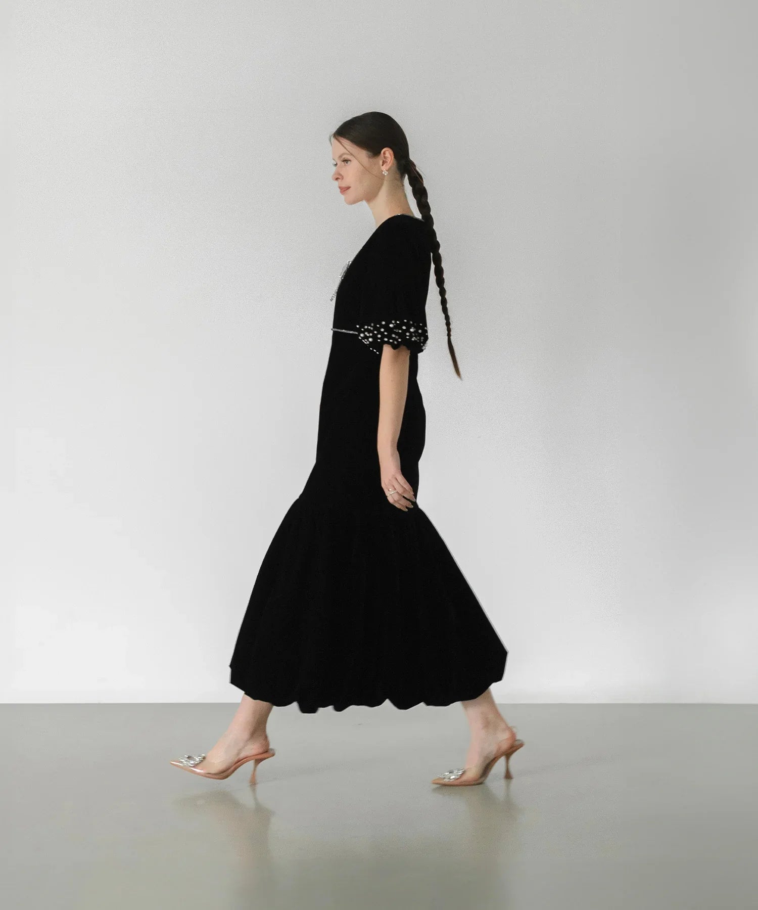 【當天出貨】珍珠石絲帶絲絨縮褶連身裙