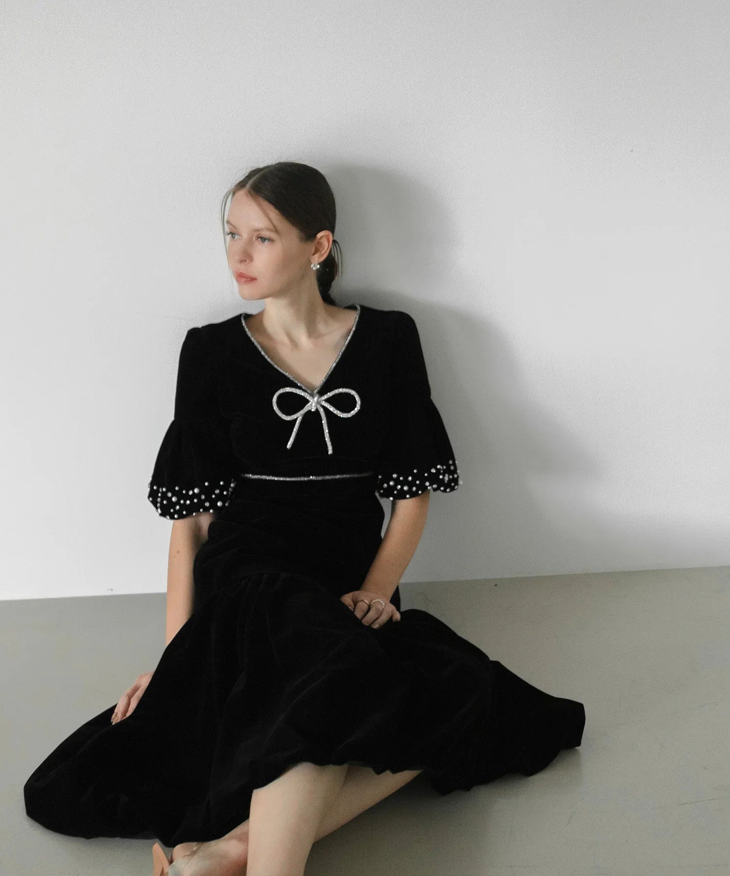 【當天出貨】珍珠石絲帶絲絨縮褶連身裙