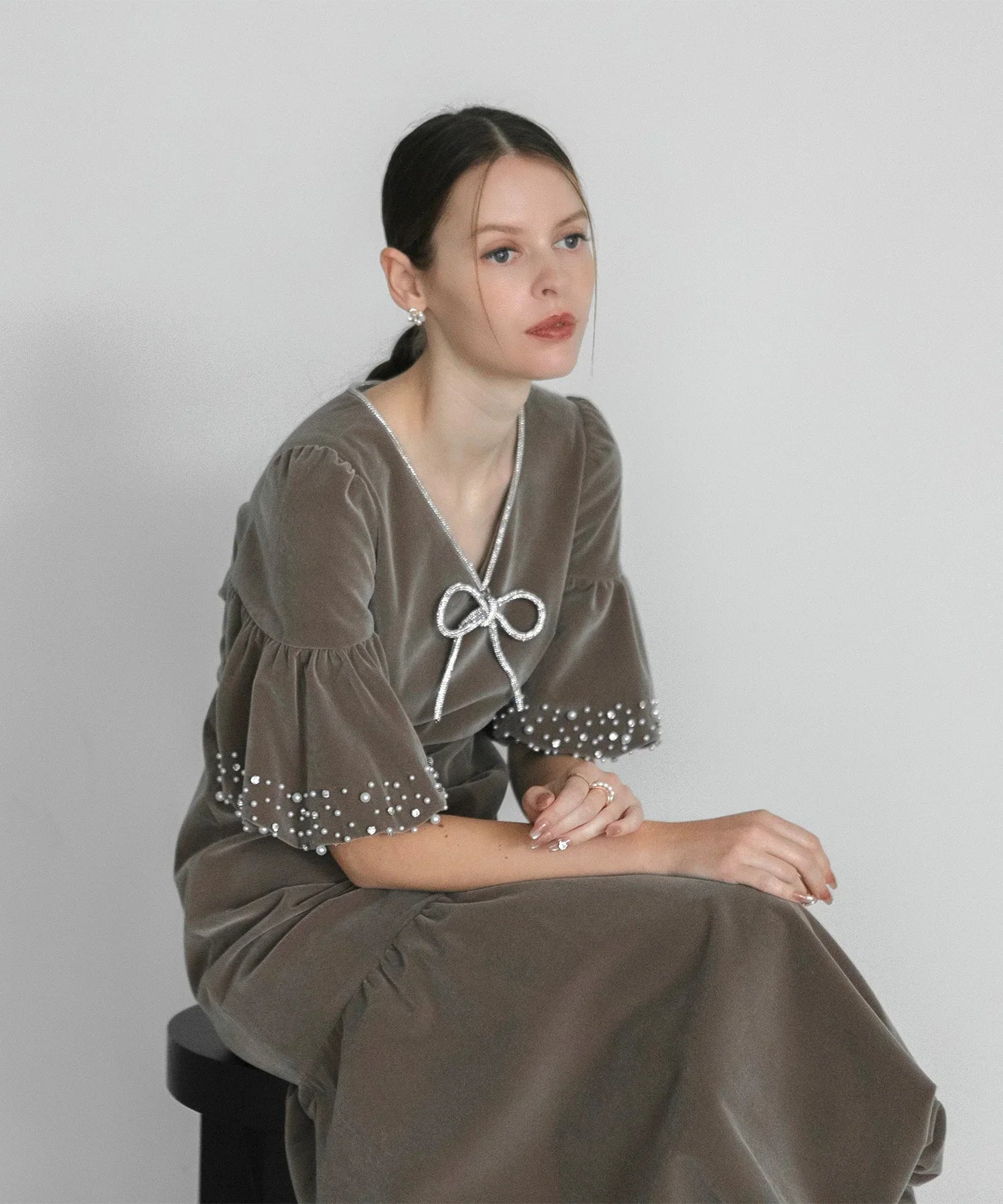 【當天出貨】珍珠石絲帶絲絨縮褶連身裙