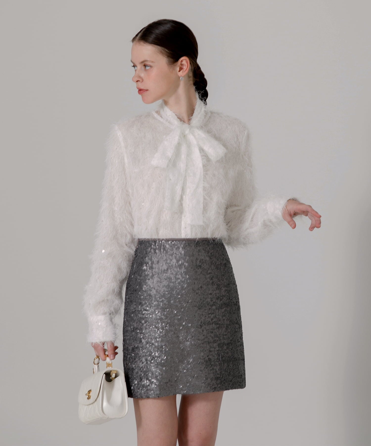 【当日発送】リボン2WAYフェザーファブリックスパンコールブラウス