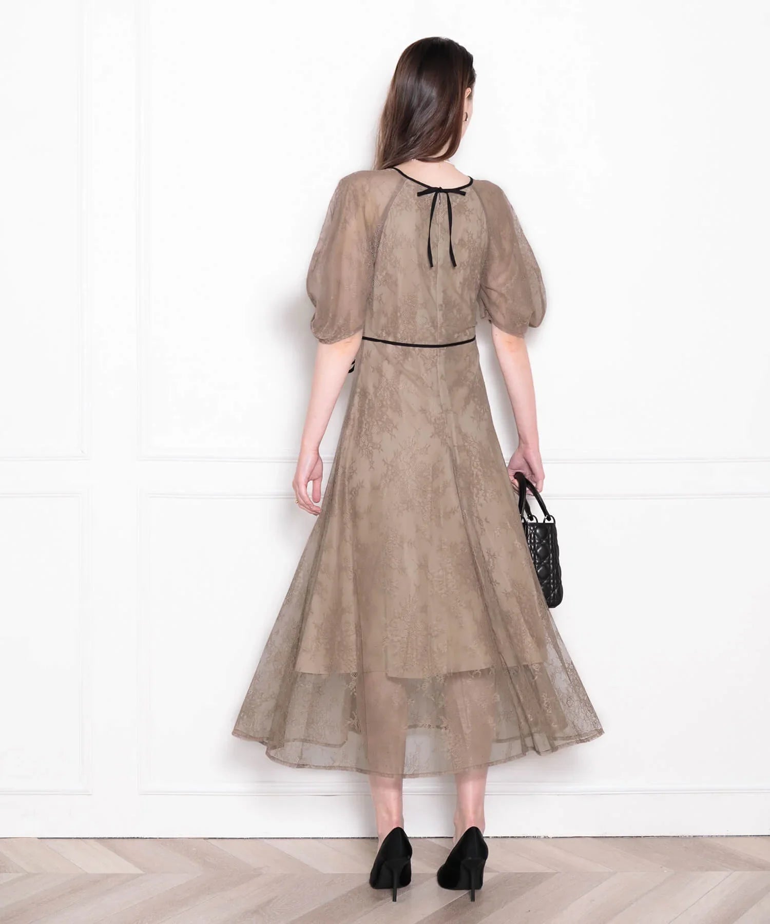 【當天出貨】泡泡袖腰部緞帶蕾絲洋裝