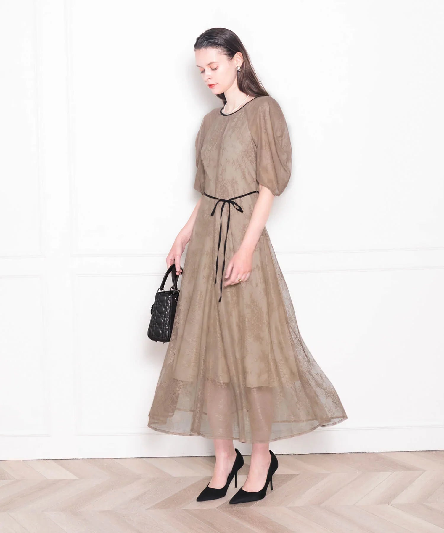 【當天出貨】泡泡袖腰部緞帶蕾絲洋裝