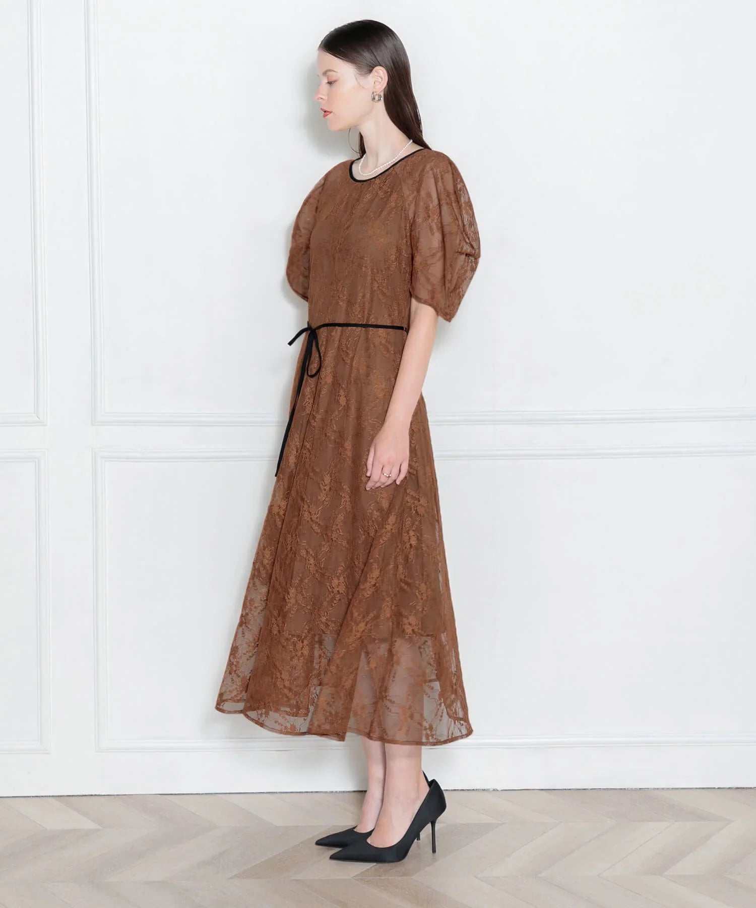 【當天出貨】泡泡袖腰部緞帶蕾絲洋裝