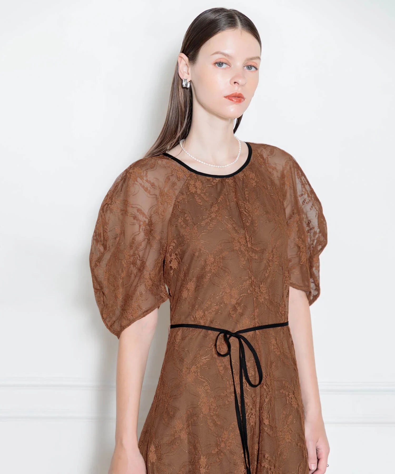 【當天出貨】泡泡袖腰部緞帶蕾絲洋裝