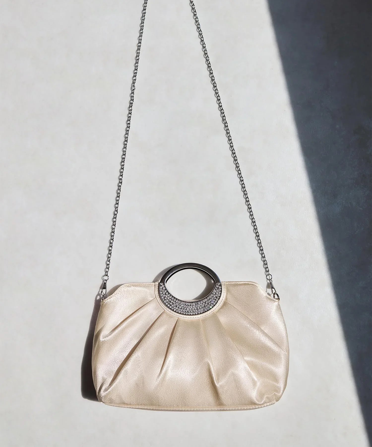 【一部当日発送】サテンプリーツリングハンドル2WAYクラッチバッグ