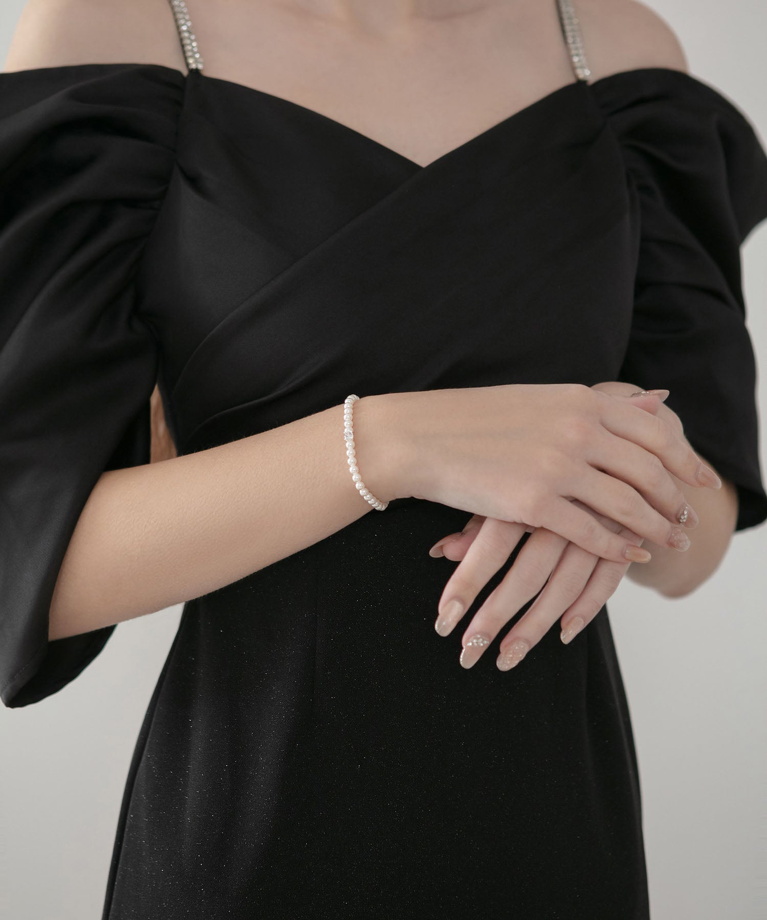 【当日発送】パールラインストーンスリムブレスレット