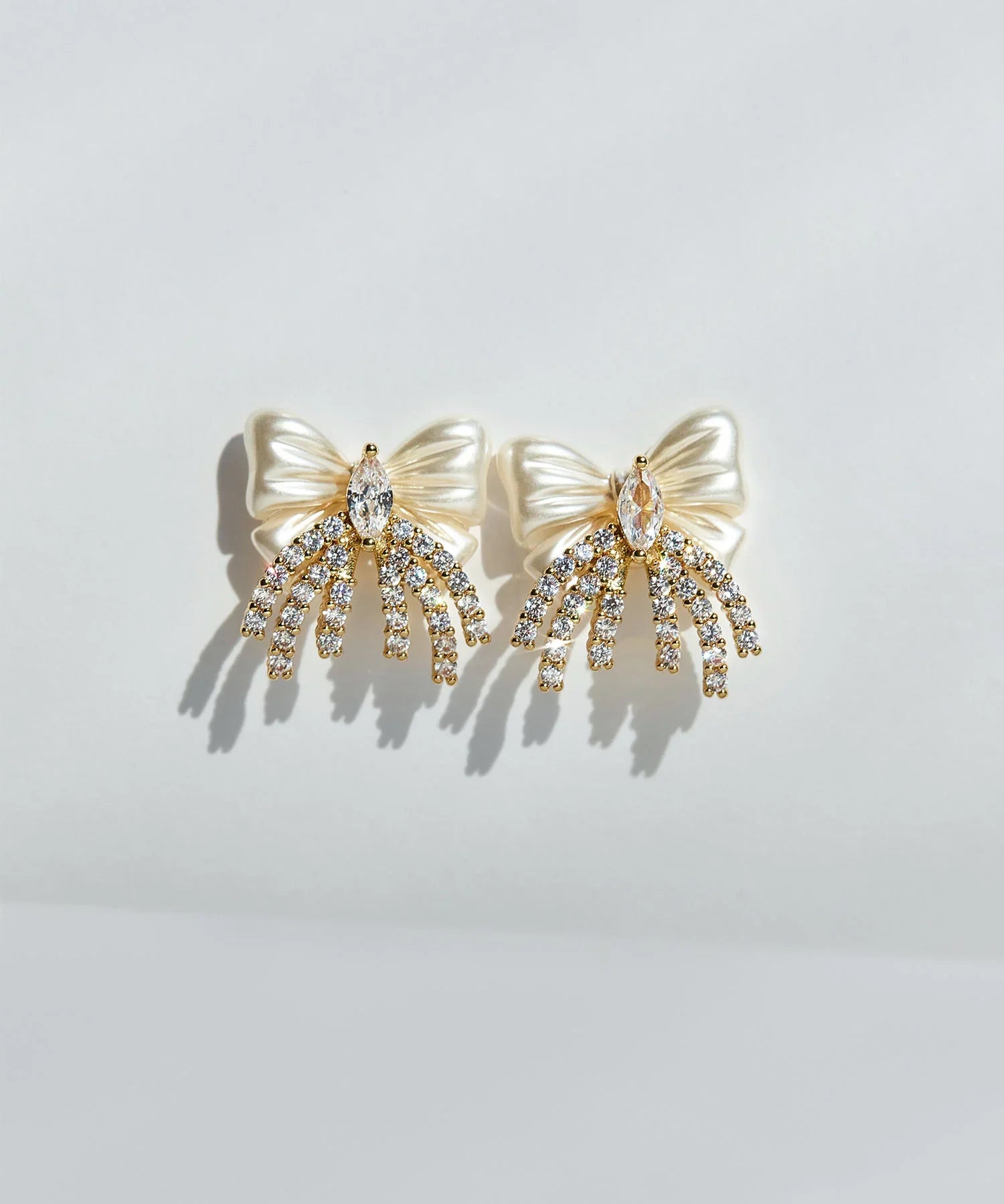 【当日発送】パールリボンモチーフストーンフリンジピアス