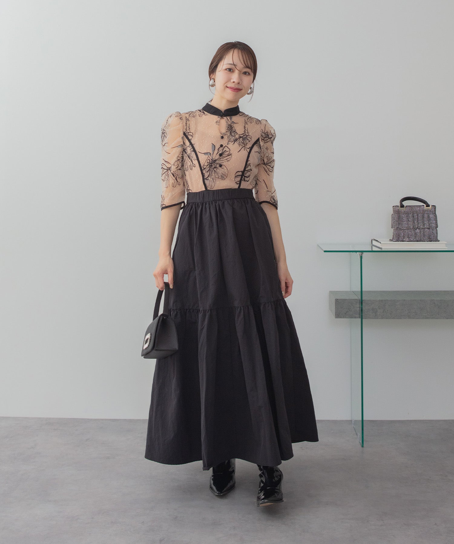 [當天出貨]滾邊高領花卉圖案金屬絲蕾絲洋裝