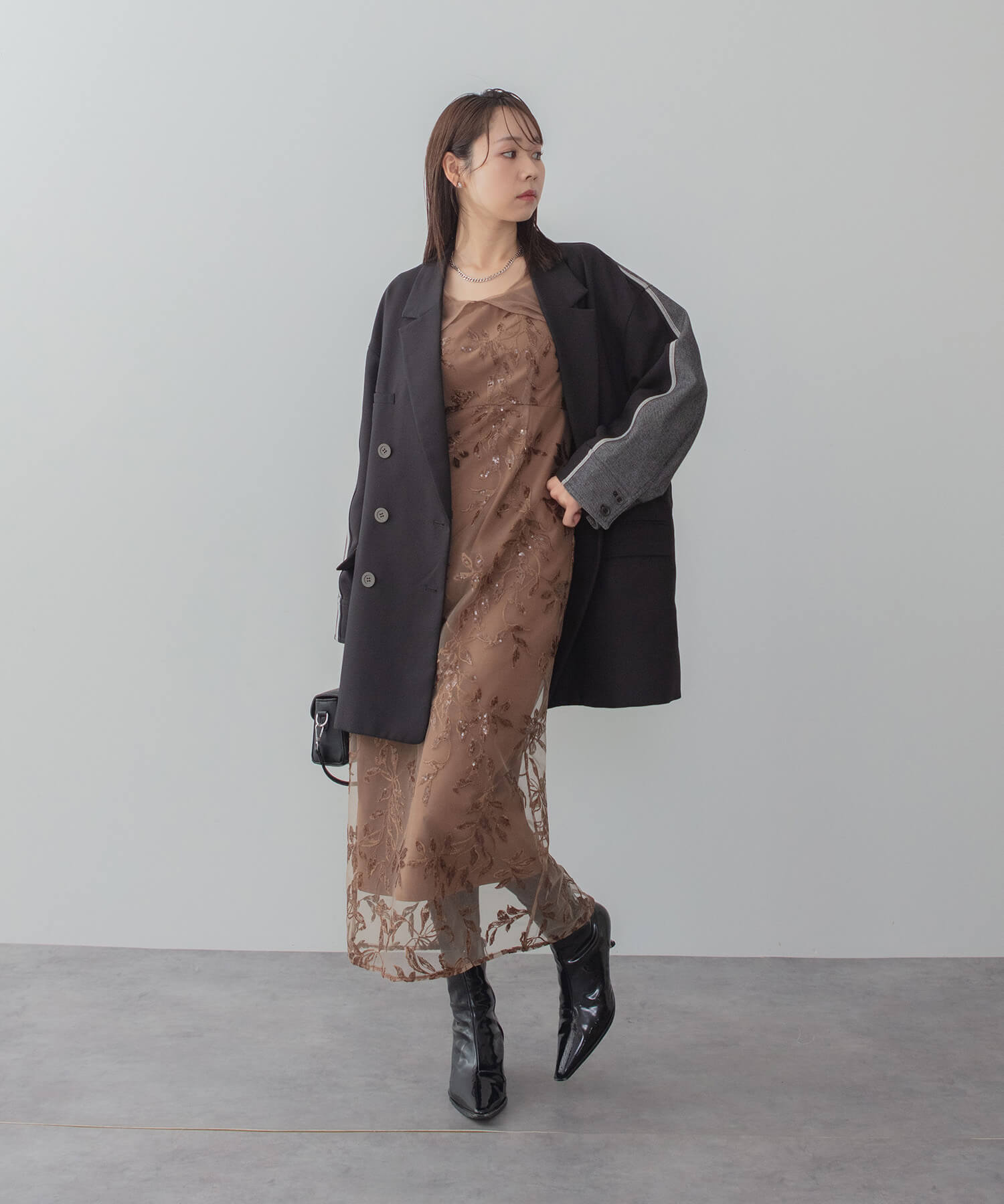 [Some items will be shipped the same day] Tulle long sleeve leaf I-line dress