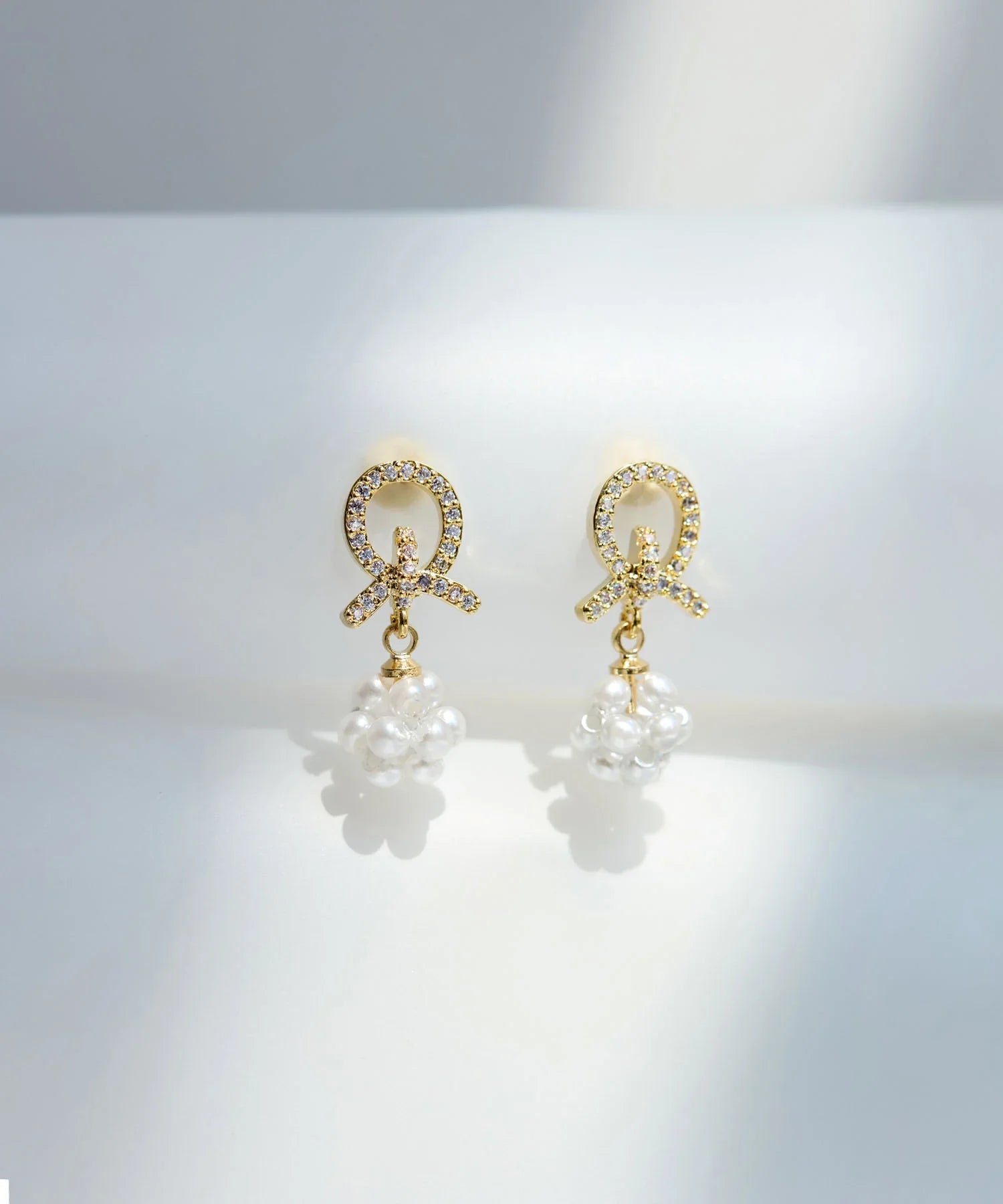 【当日発送】ビジューリボンパールフラワーモチーフニュアンスピアス