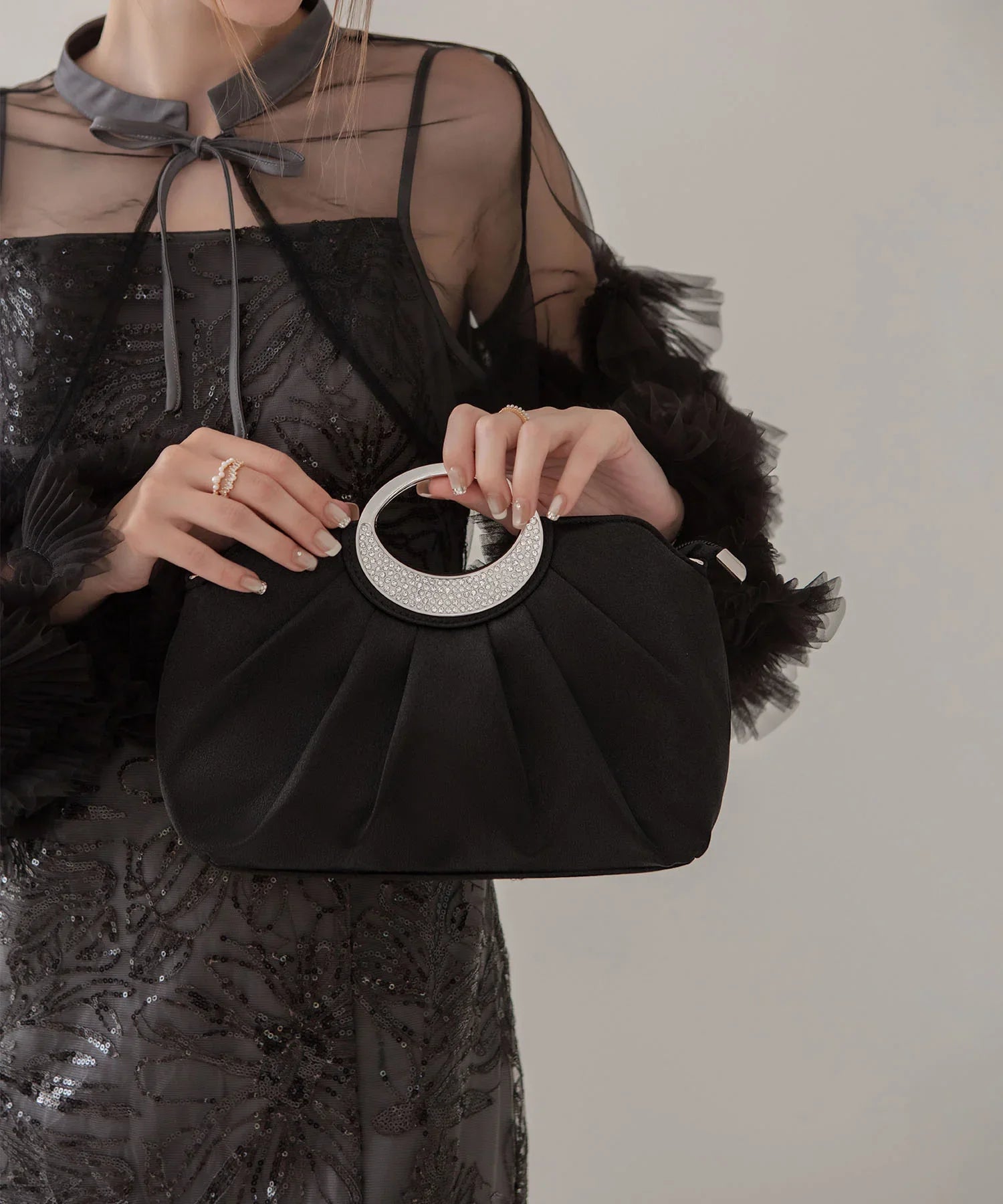 【一部当日発送】サテンプリーツリングハンドル2WAYクラッチバッグ