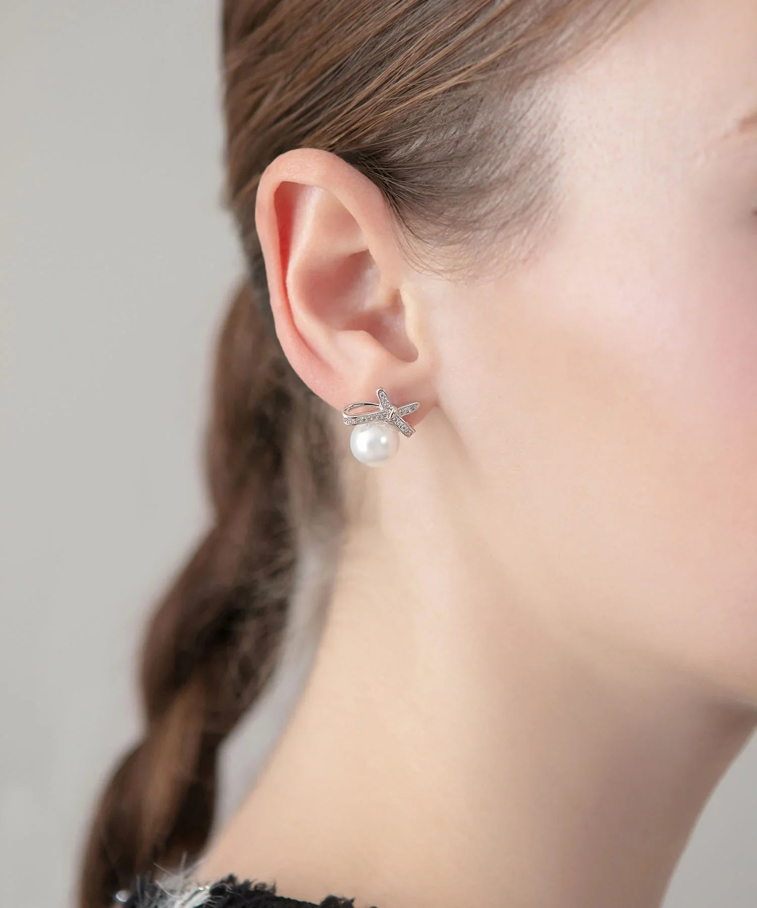 【当日発送】シルバーストーンパールリボンピアス