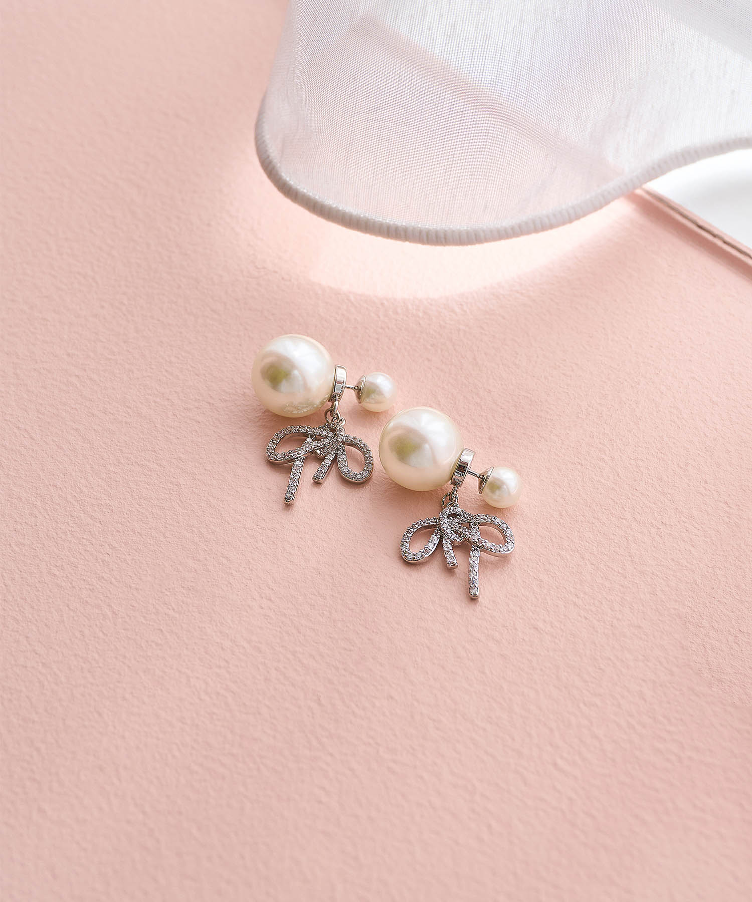 【COMING SOON】パールビジューリボンラインピアス