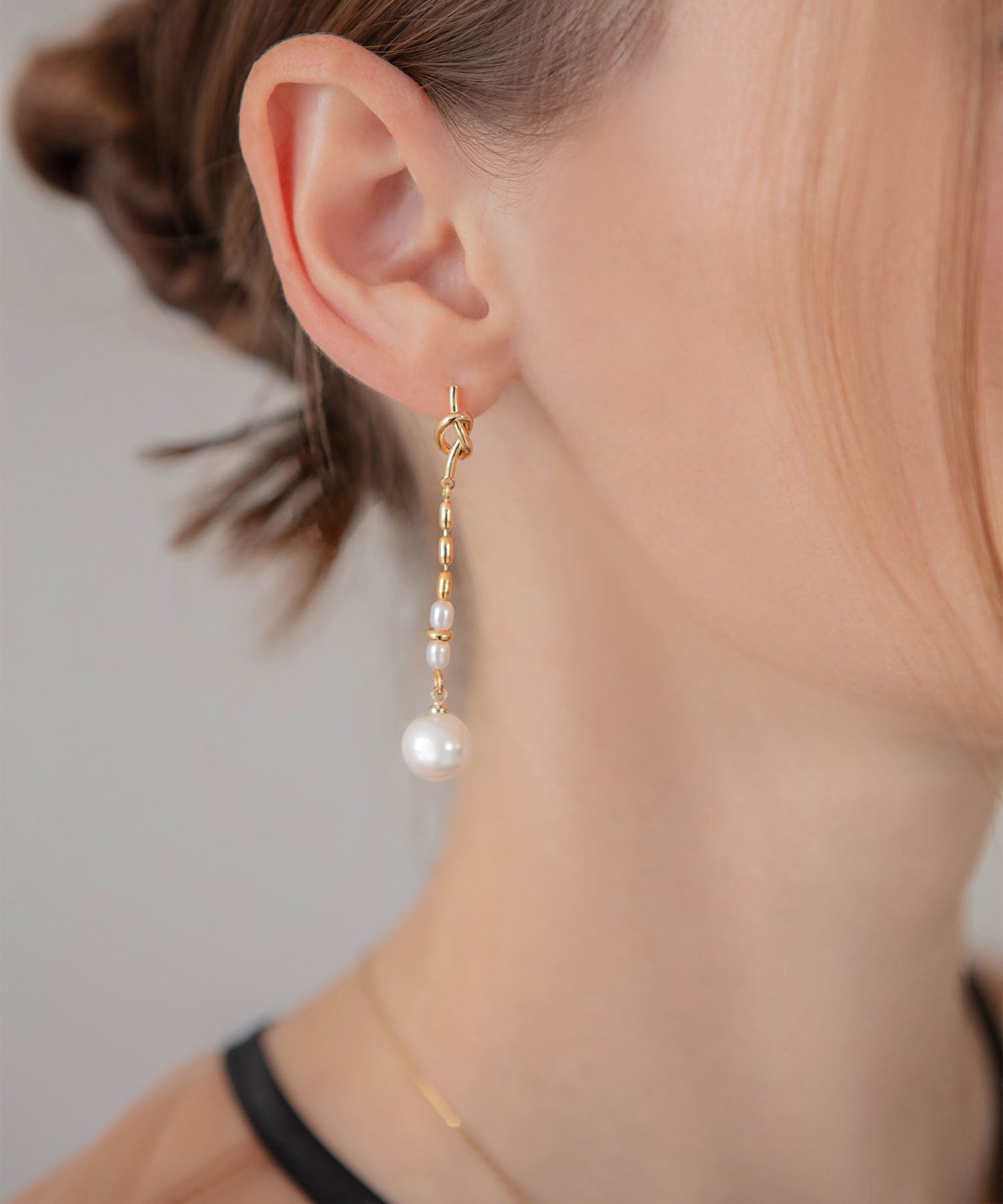 【当日発送】ゴールドチェーンノットデザインロングパールピアス