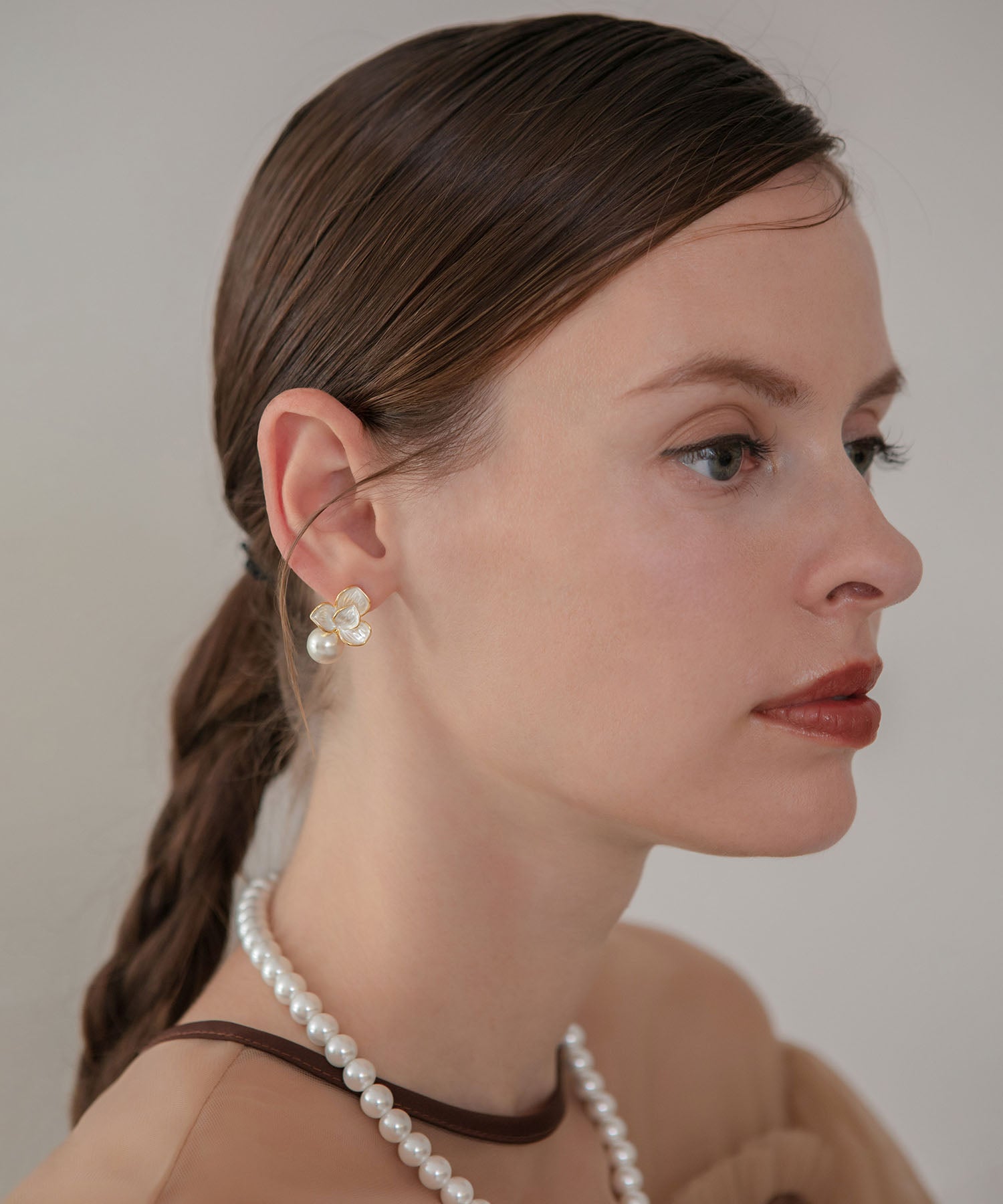 【当日発送】フラワーモチーフパールコンビピアス