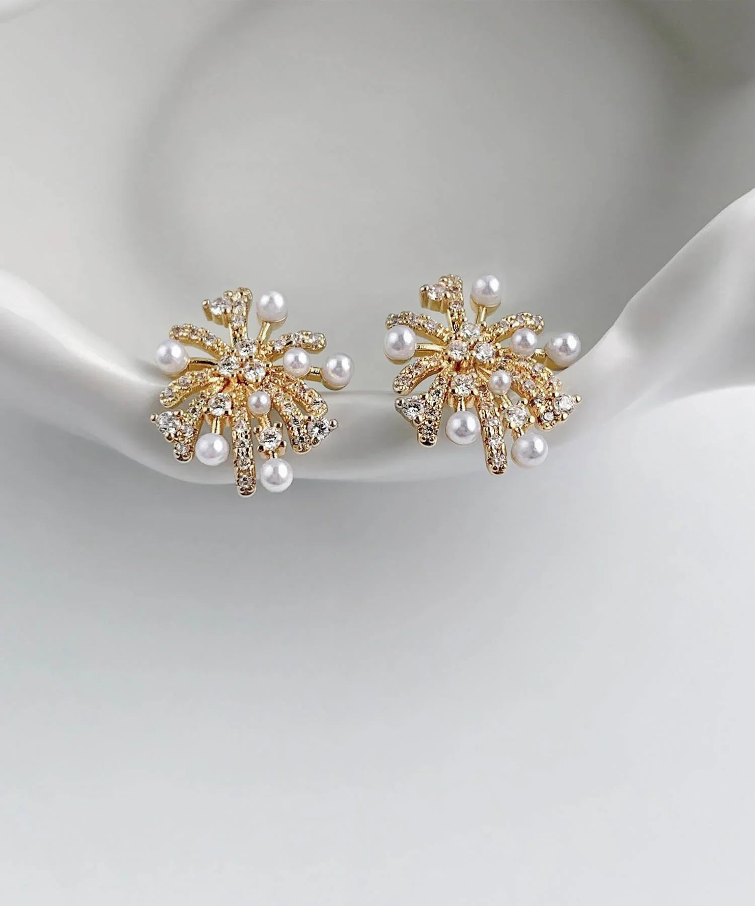 【当日発送】スノーフラワーパールビジューデザインピアス