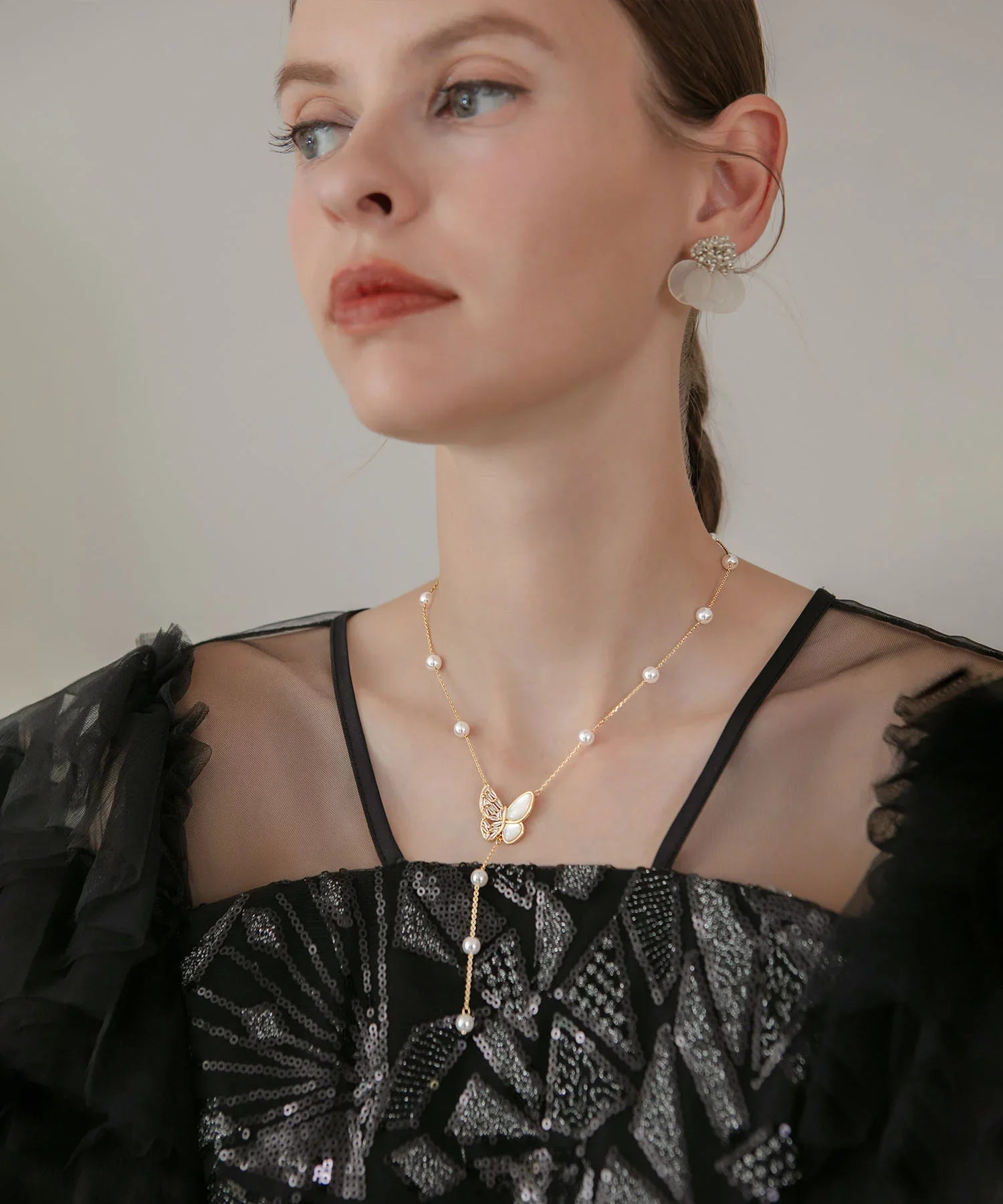 当日発送】バタフライモチーフパールロングネックレス