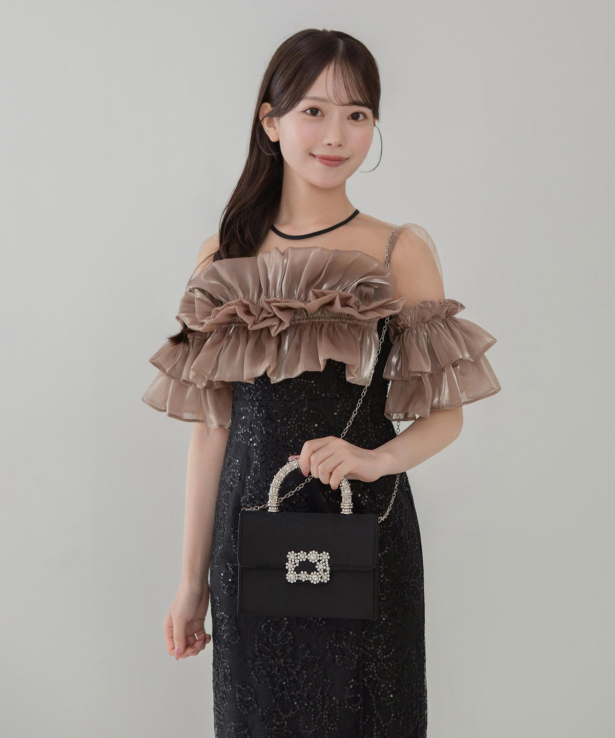 【COMING SOON】ビジューハンドルスクエアバックルサテン2WAYバッグ