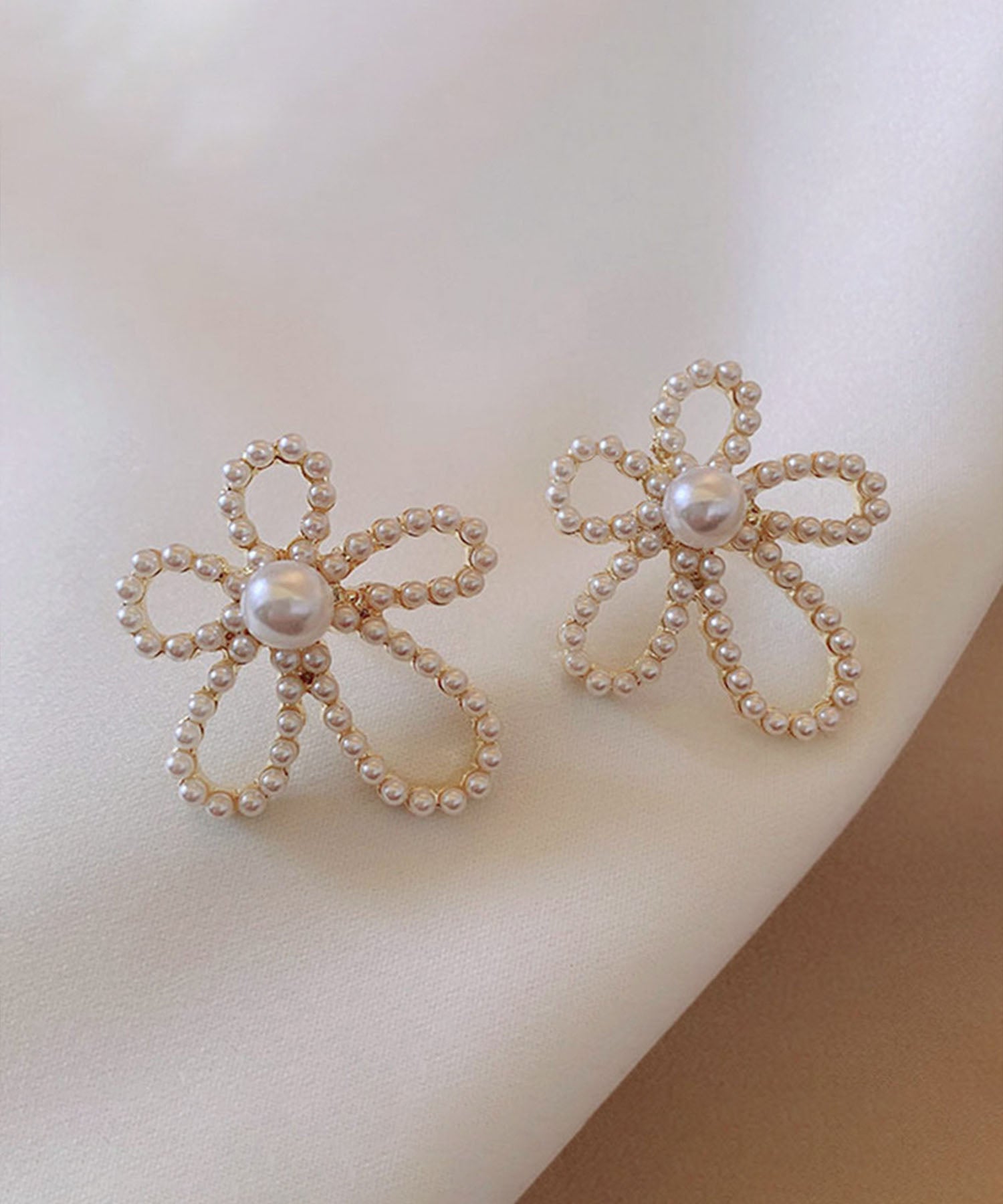 【COMING SOON】フラワービジューパールピアス