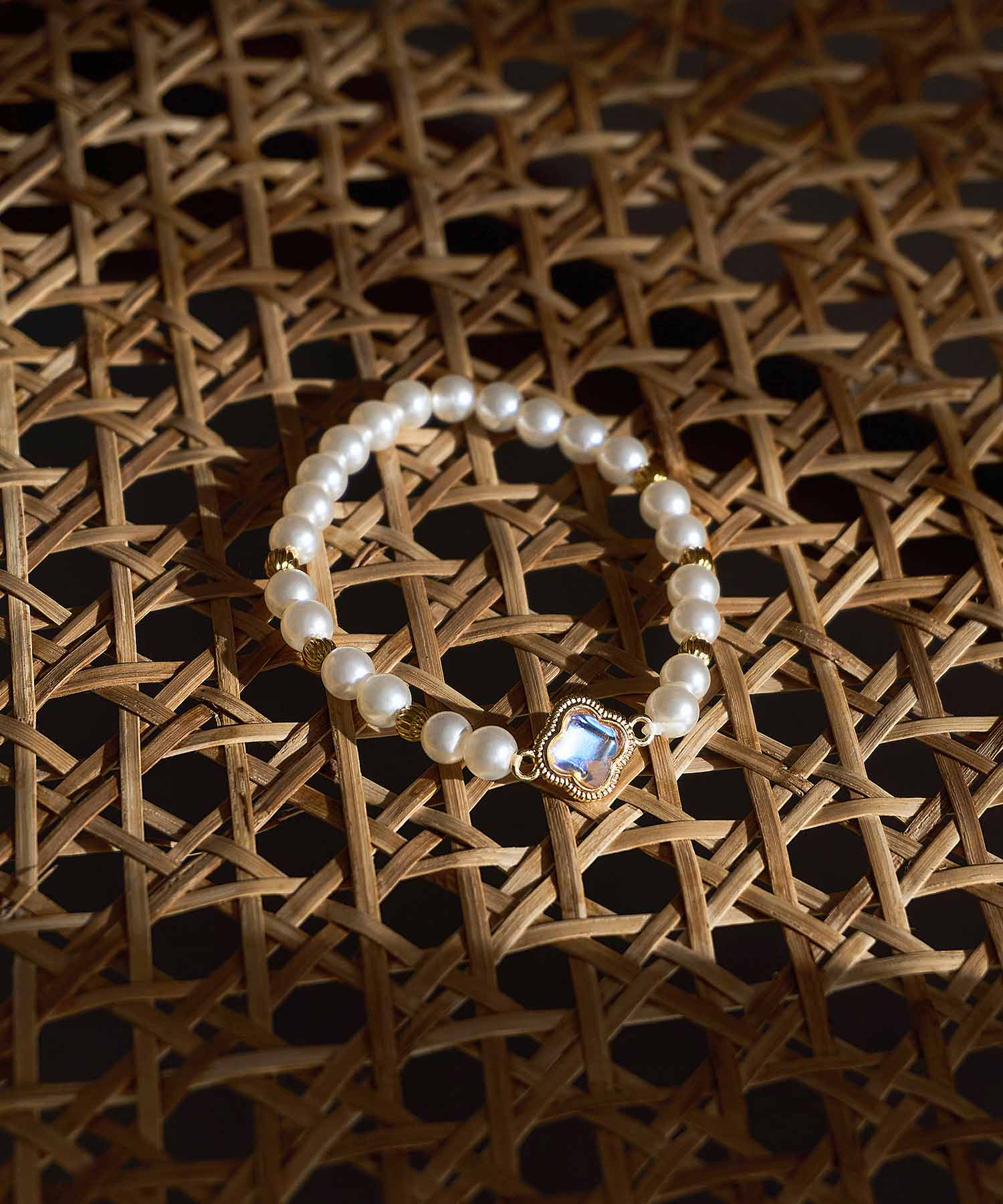 【当日発送】フラワーゴールドビジューパールブレスレット