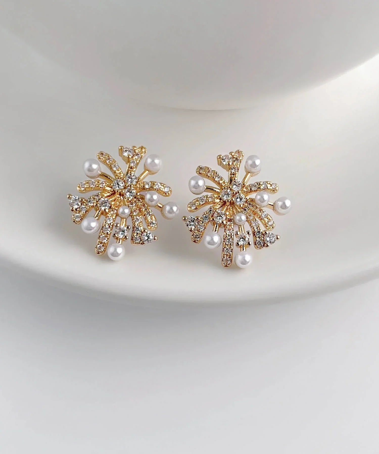 【当日発送】スノーフラワーパールビジューデザインピアス