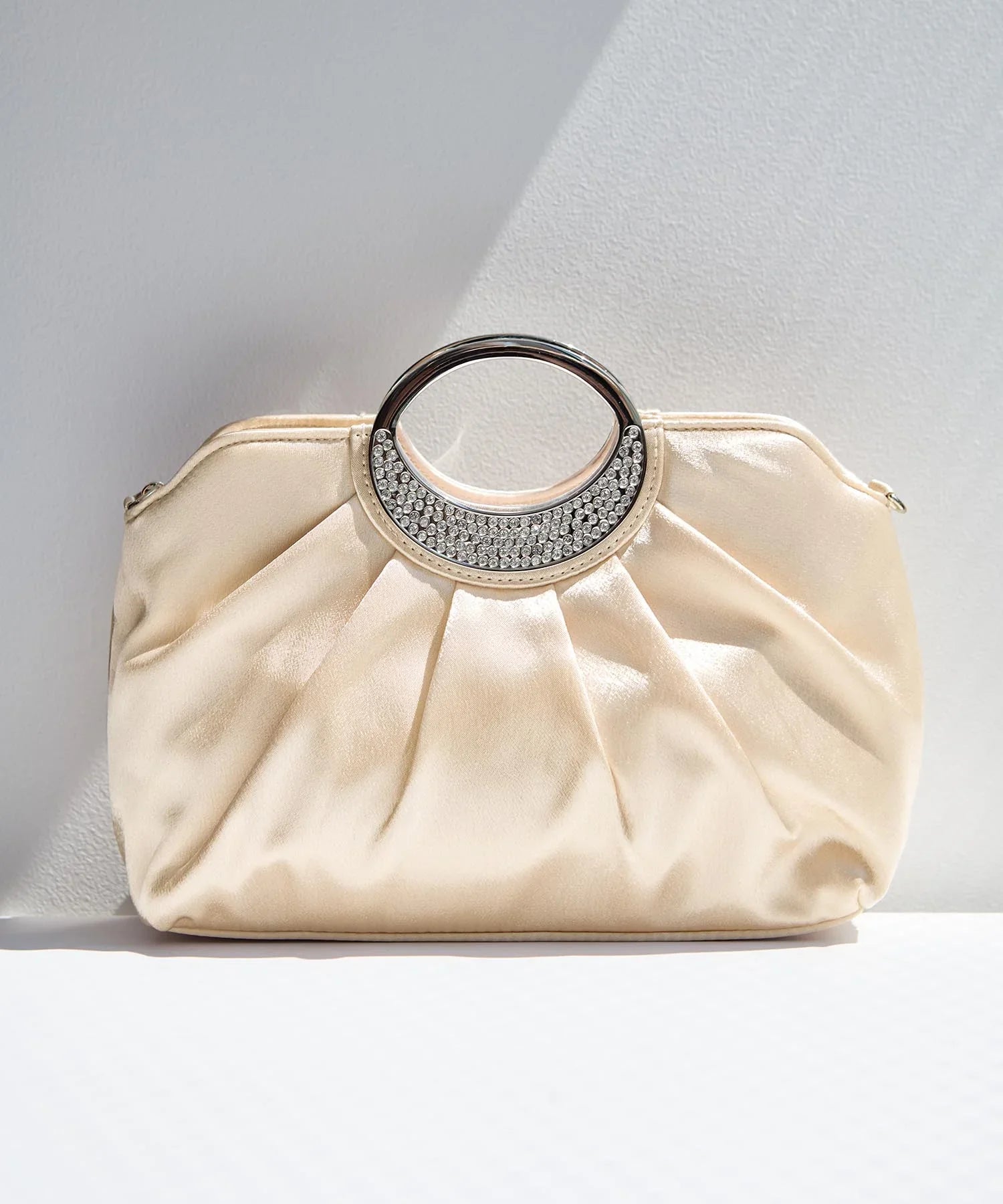 東京イギン　シルバー プリーツデザイン クラッチバッグ 東京イギン シルバー プリーツデザイン クラッチバッグ 東京