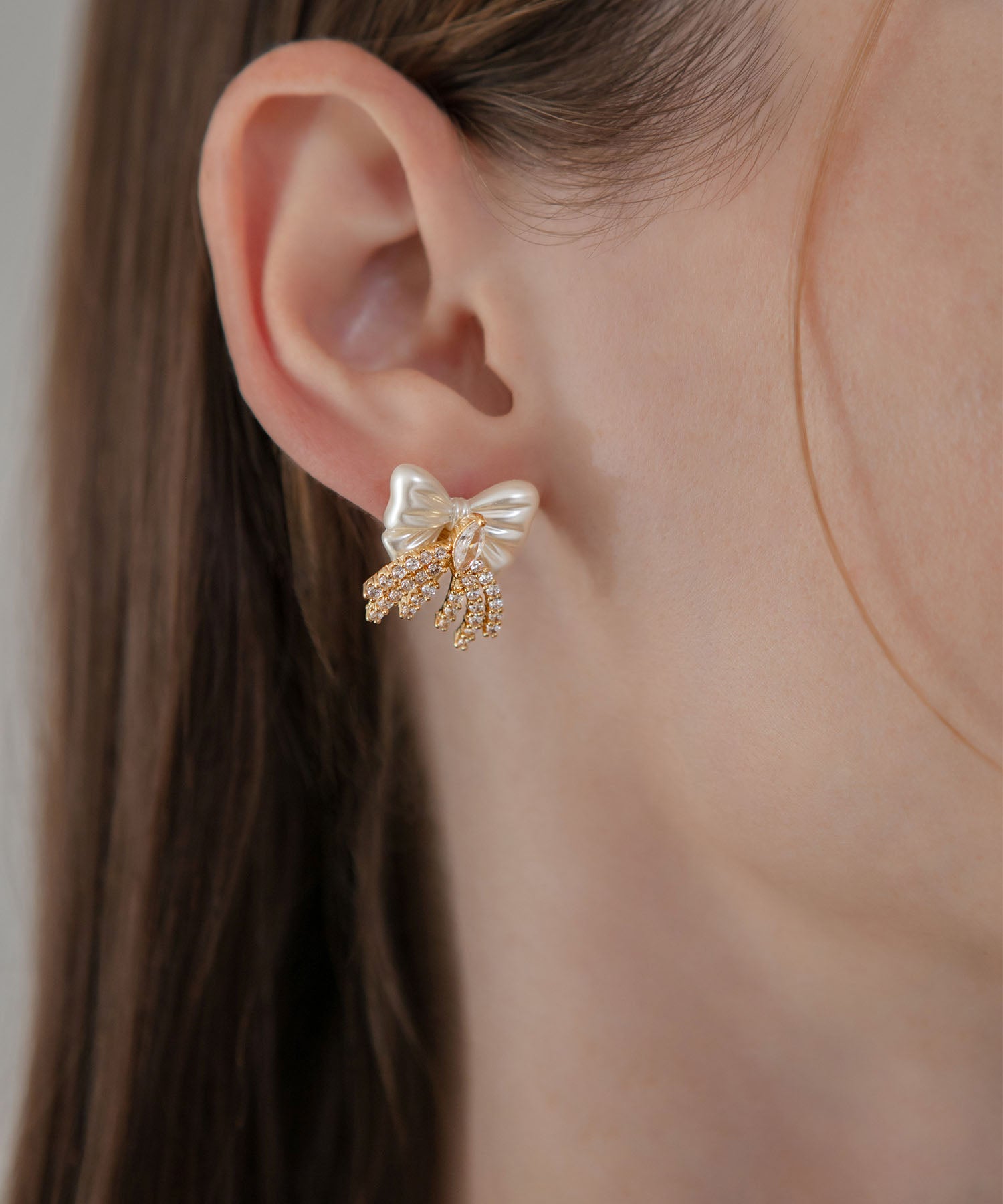 【当日発送】パールリボンモチーフストーンフリンジピアス