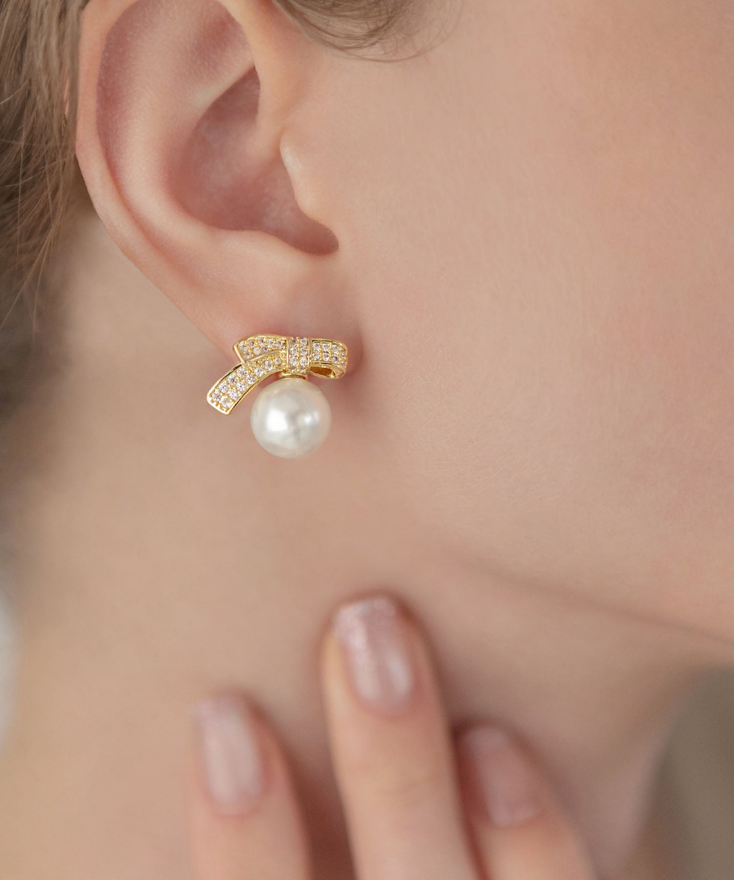 【当日発送】ゴールドビジューリボンパールピアス