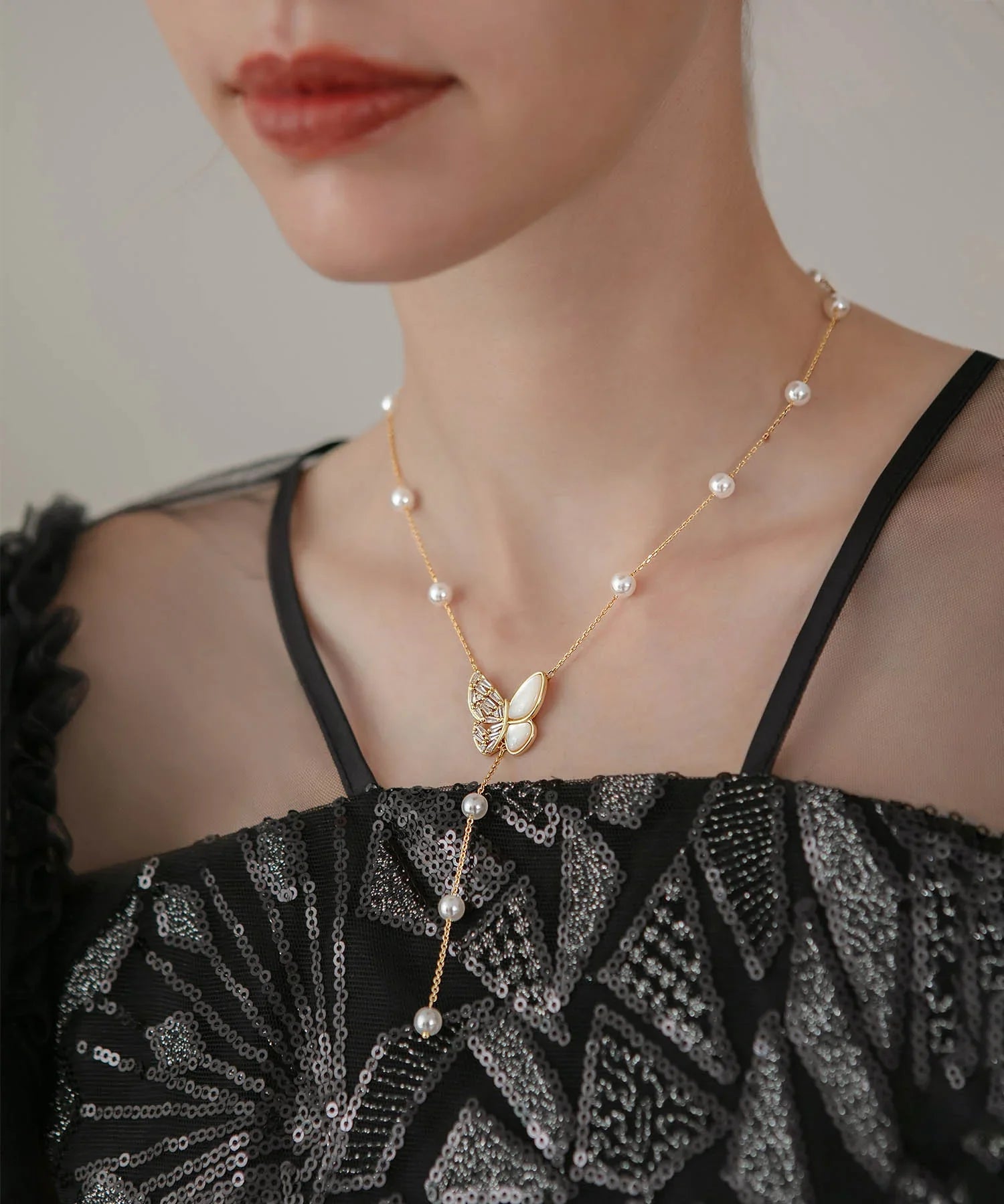 【当日発送】バタフライモチーフパールロングネックレス