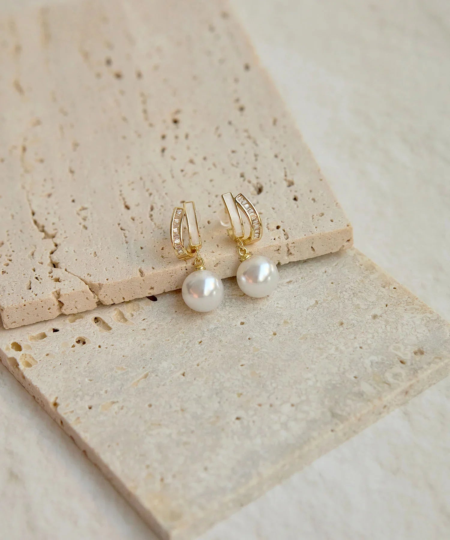 【COMING SOON】ゴールドカーブラインドロップパールピアス