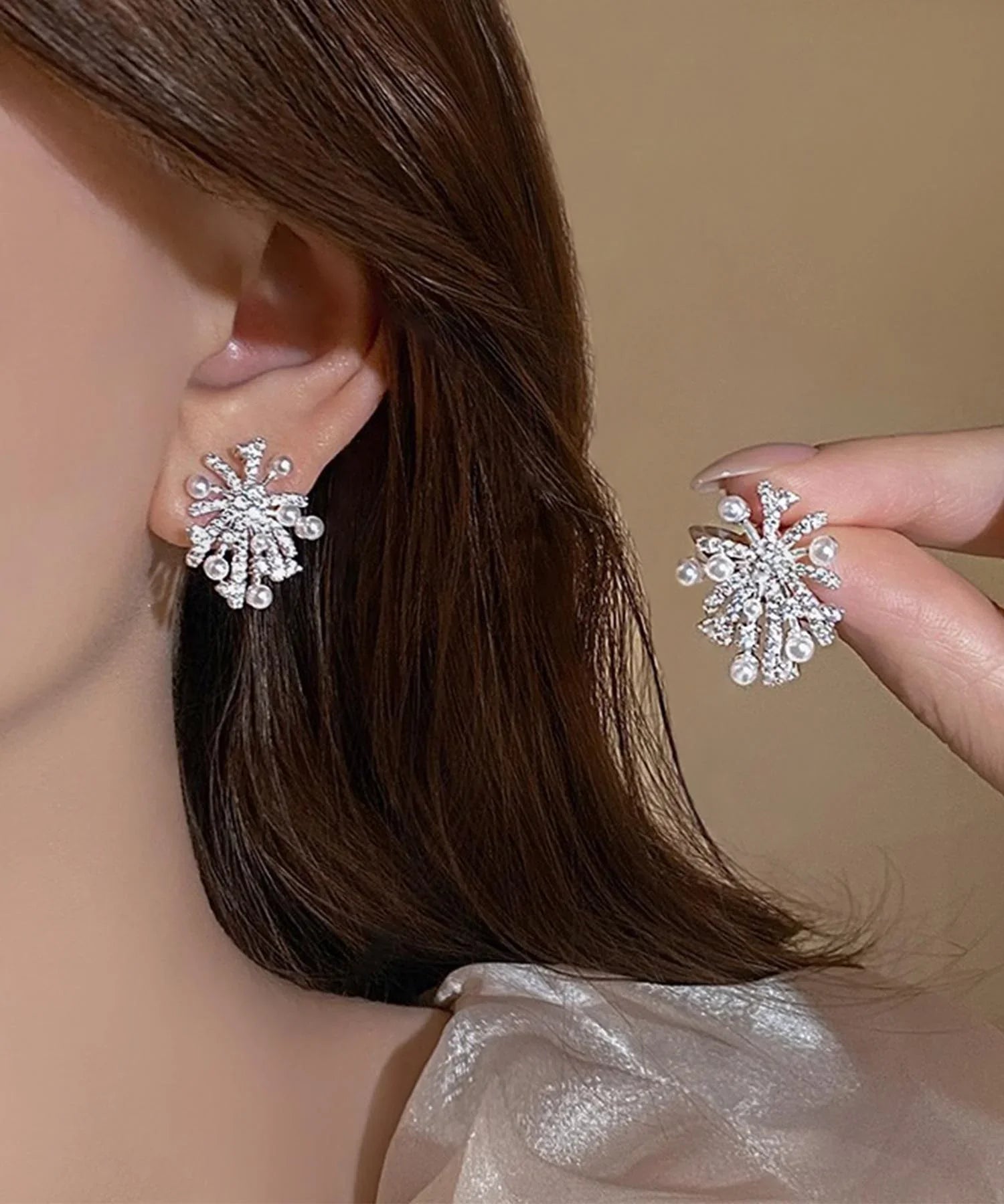 【当日発送】スノーフラワーパールビジューデザインピアス