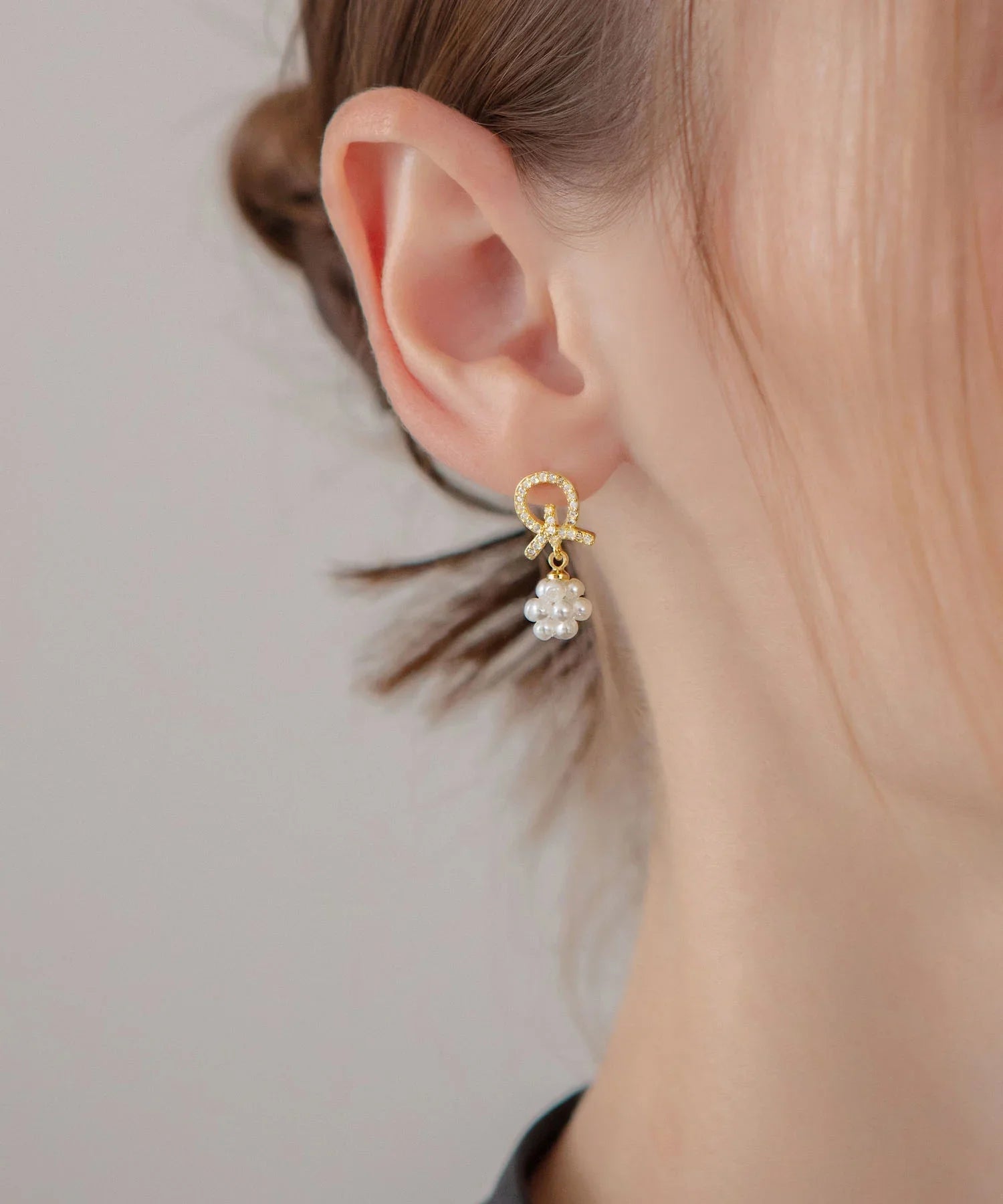 【当日発送】ビジューリボンパールフラワーモチーフニュアンスピアス