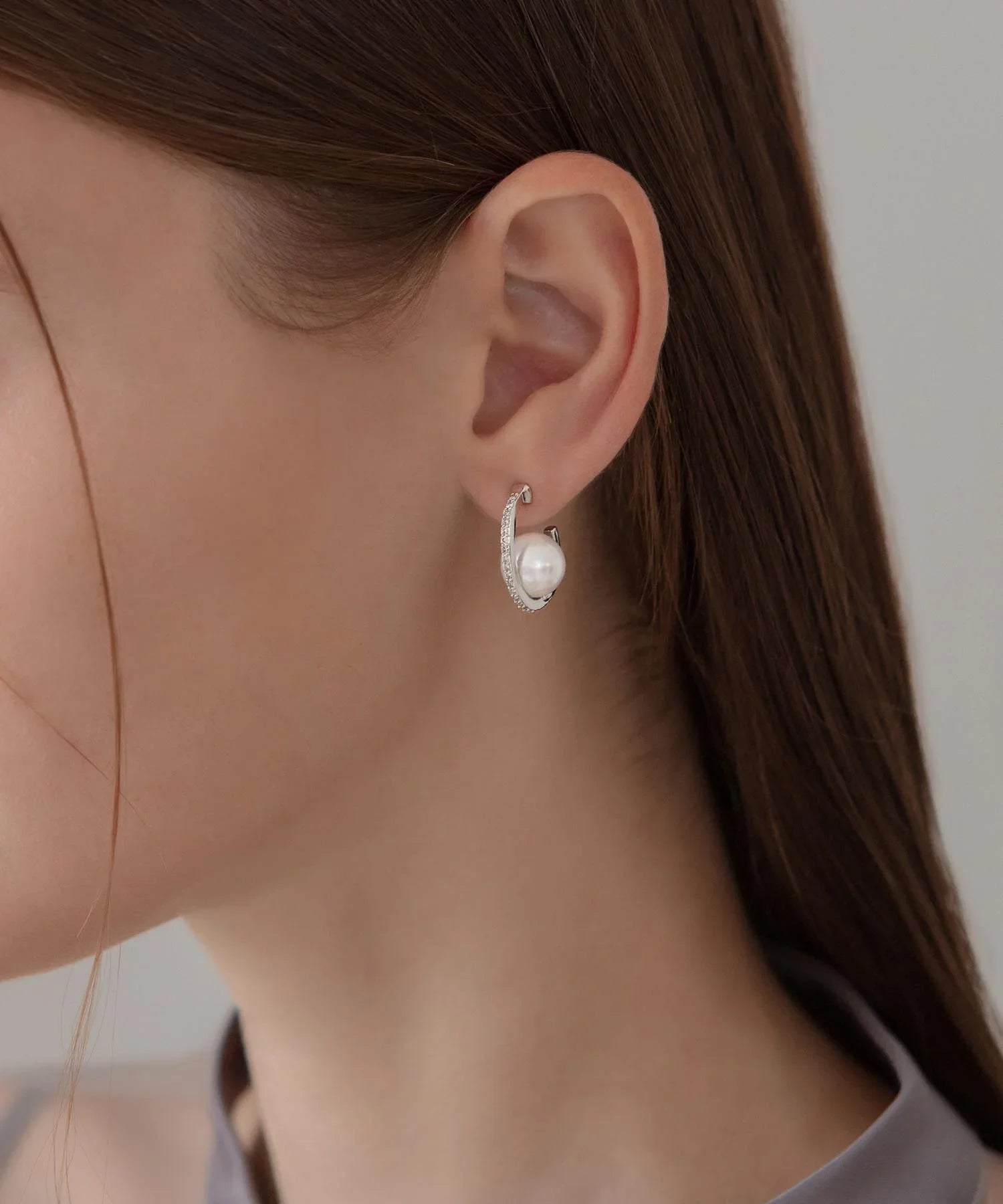 【当日発送】シルバーカーブラインビジューパールピアス