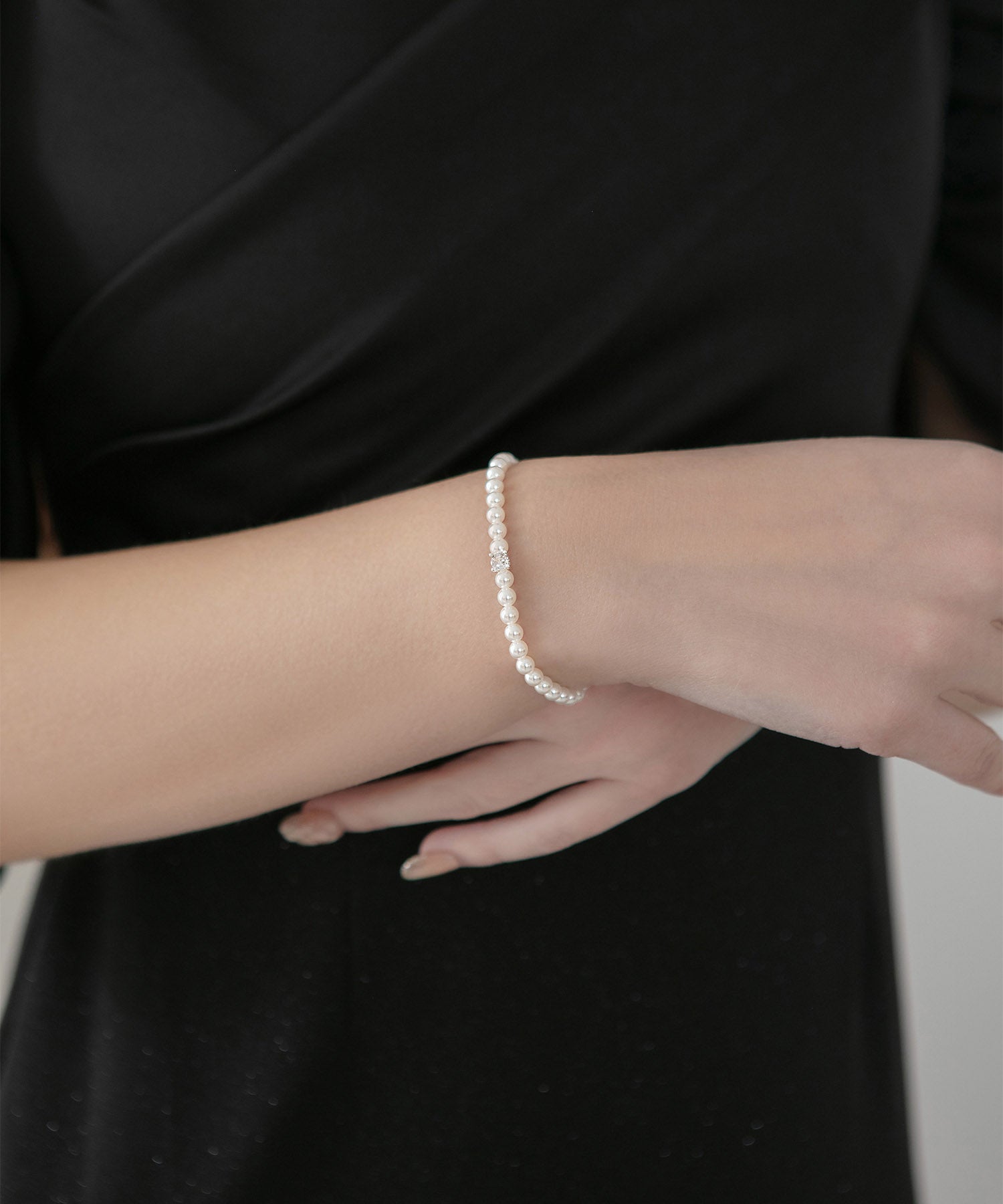 【当日発送】パールラインストーンスリムブレスレット